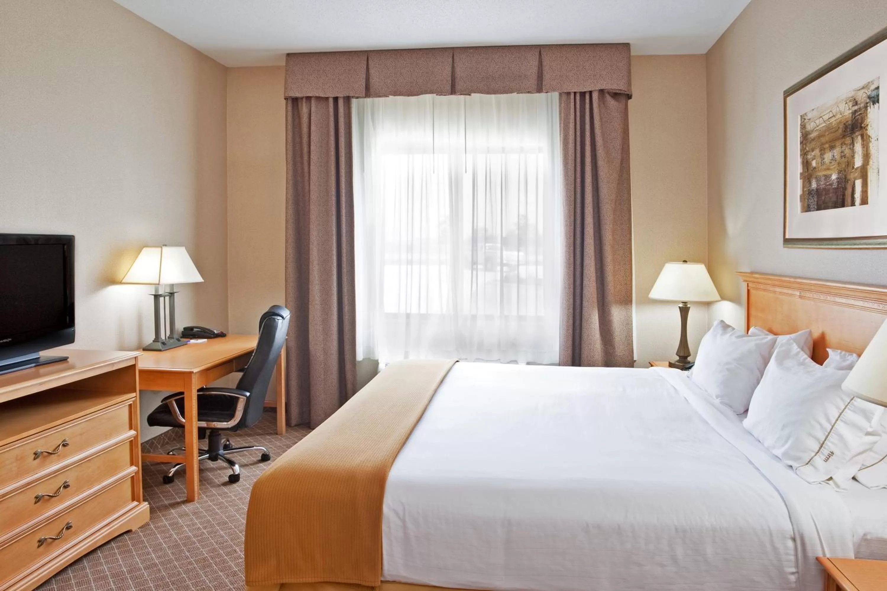 Photo of the whole room, Bed in Holiday Inn Express Hotel & Suites Chesterfield - Selfridge Area by IHG