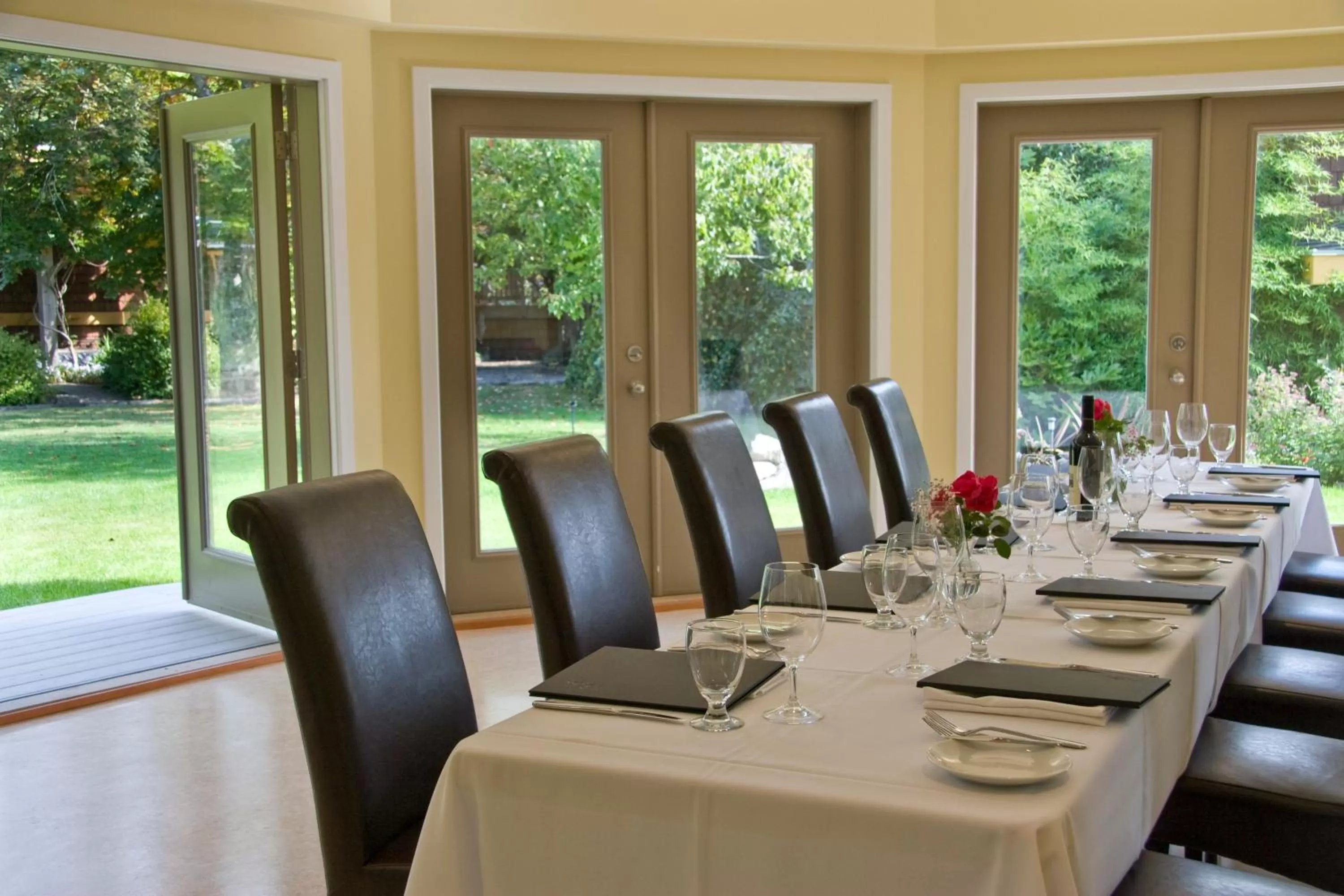 Restaurant/places to eat in Galiano Oceanfront Inn & Spa