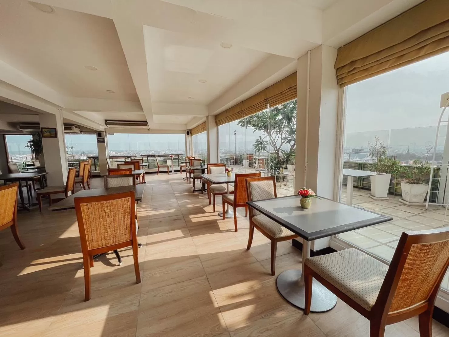 Restaurant/places to eat in Hotel De Khuvieng