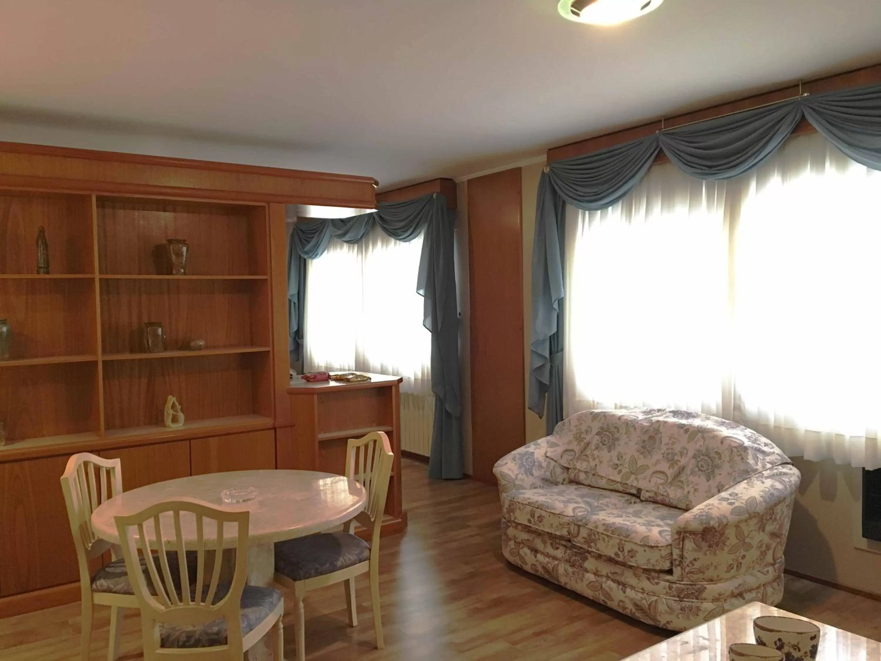 Living room in Cosmos Hotel