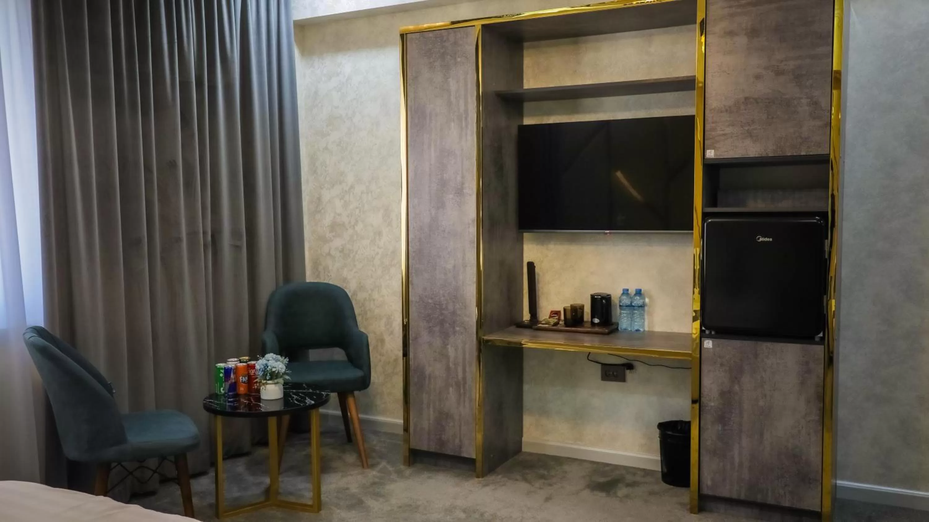 TV and multimedia, Seating Area in Porto Bello Hotel