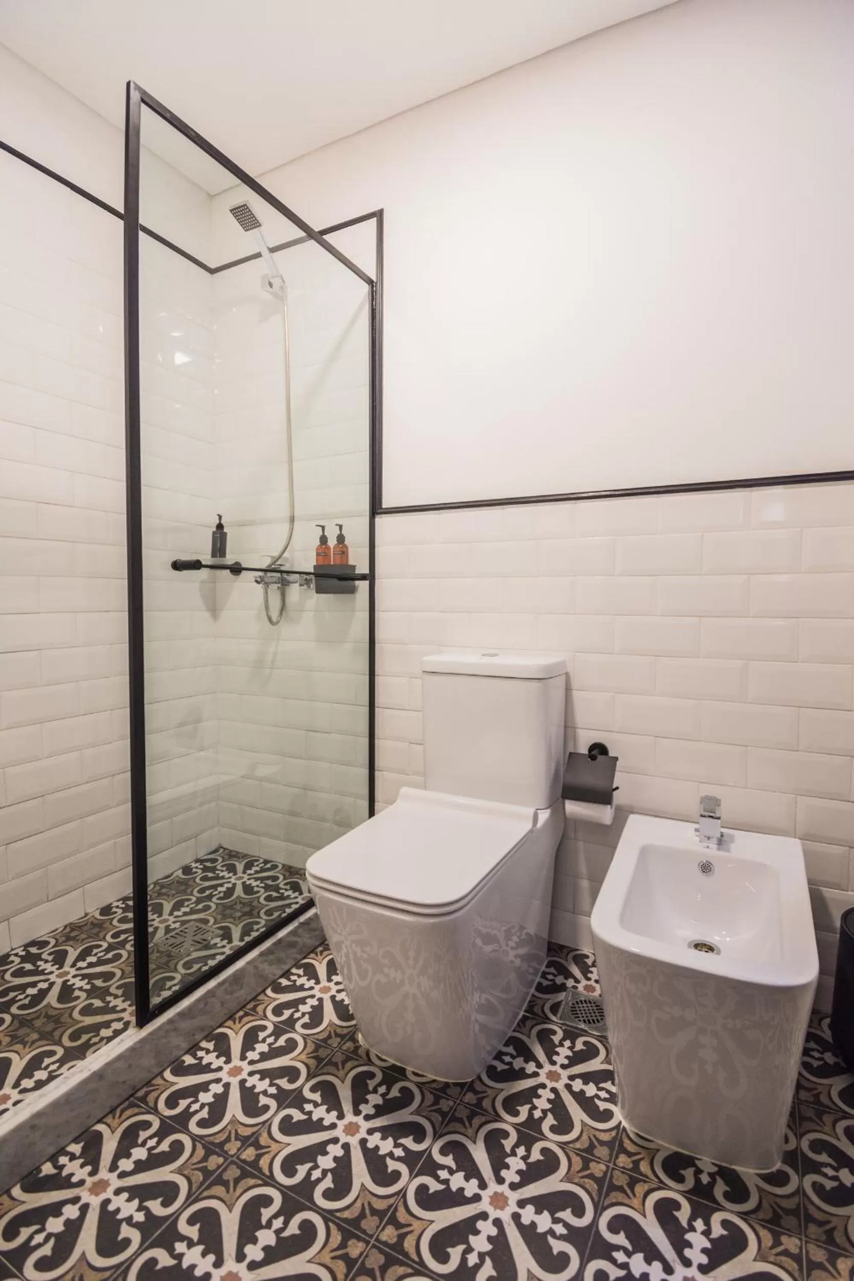 Shower in FAUNA Montevideo