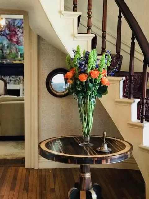 Elmwood 1820 Bed & Breakfast Inn