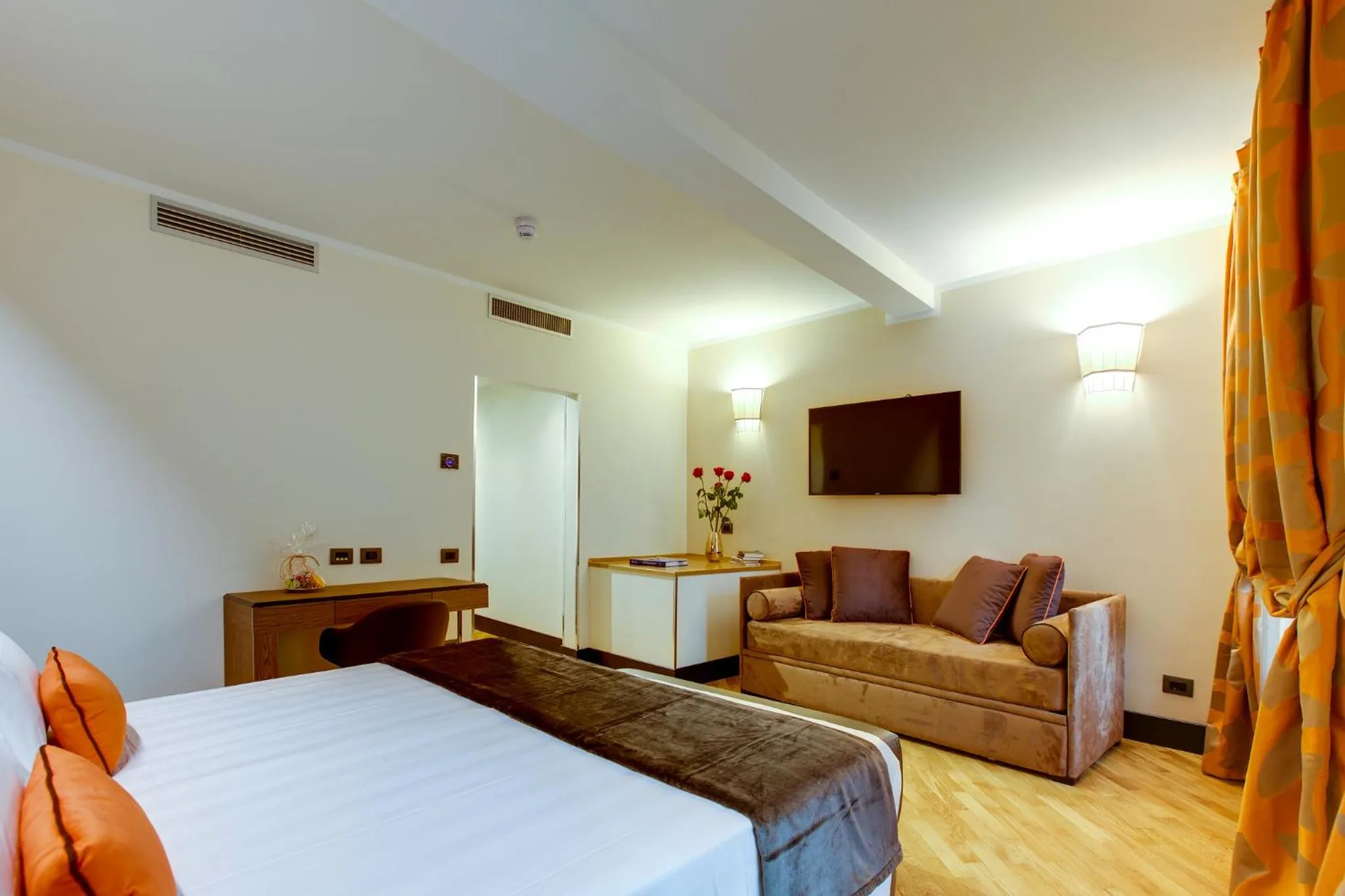 Photo of the whole room, Bed in Solo Experience Hotel