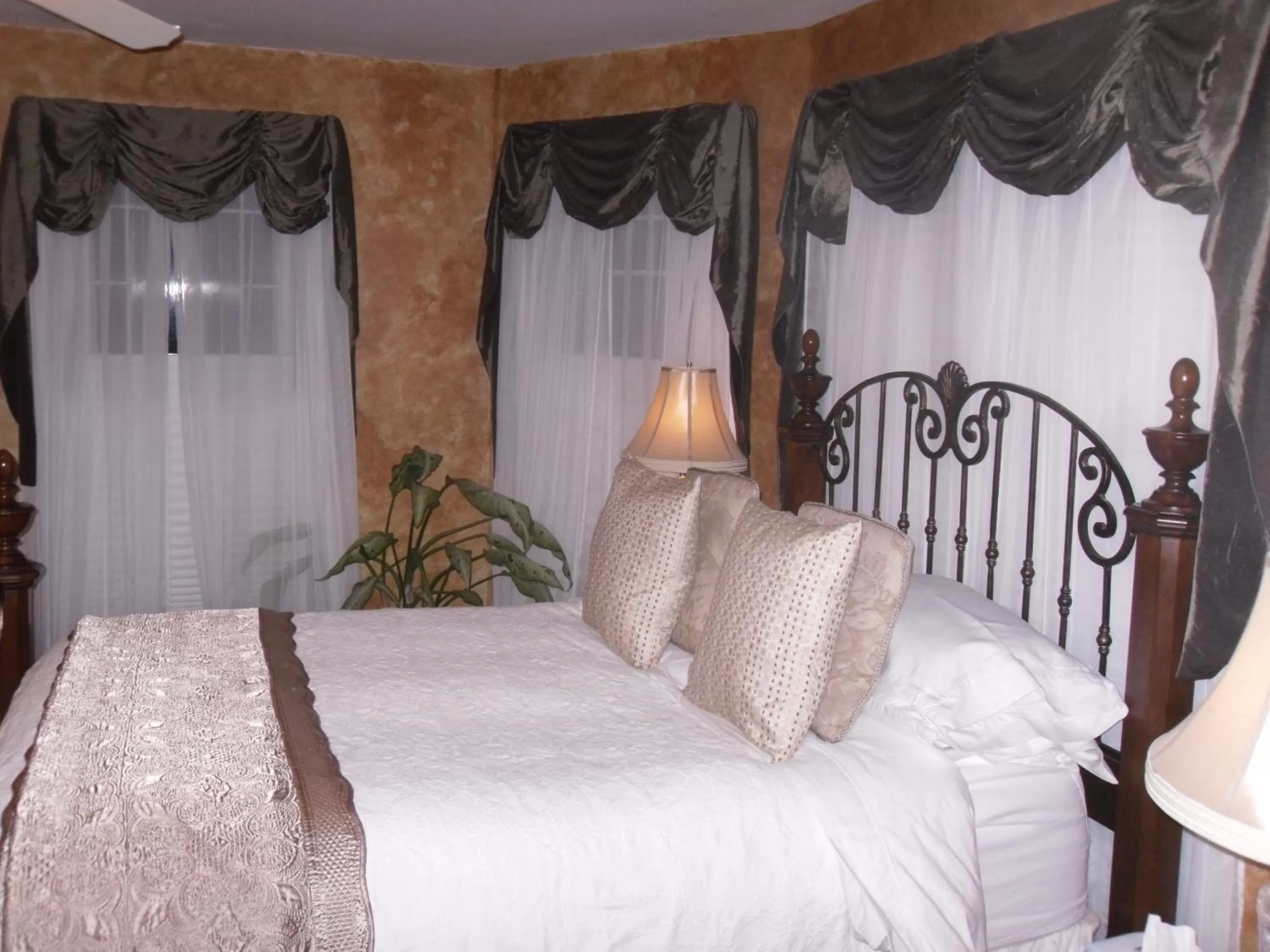 Photo of the whole room, Bed in The Inn at Onancock