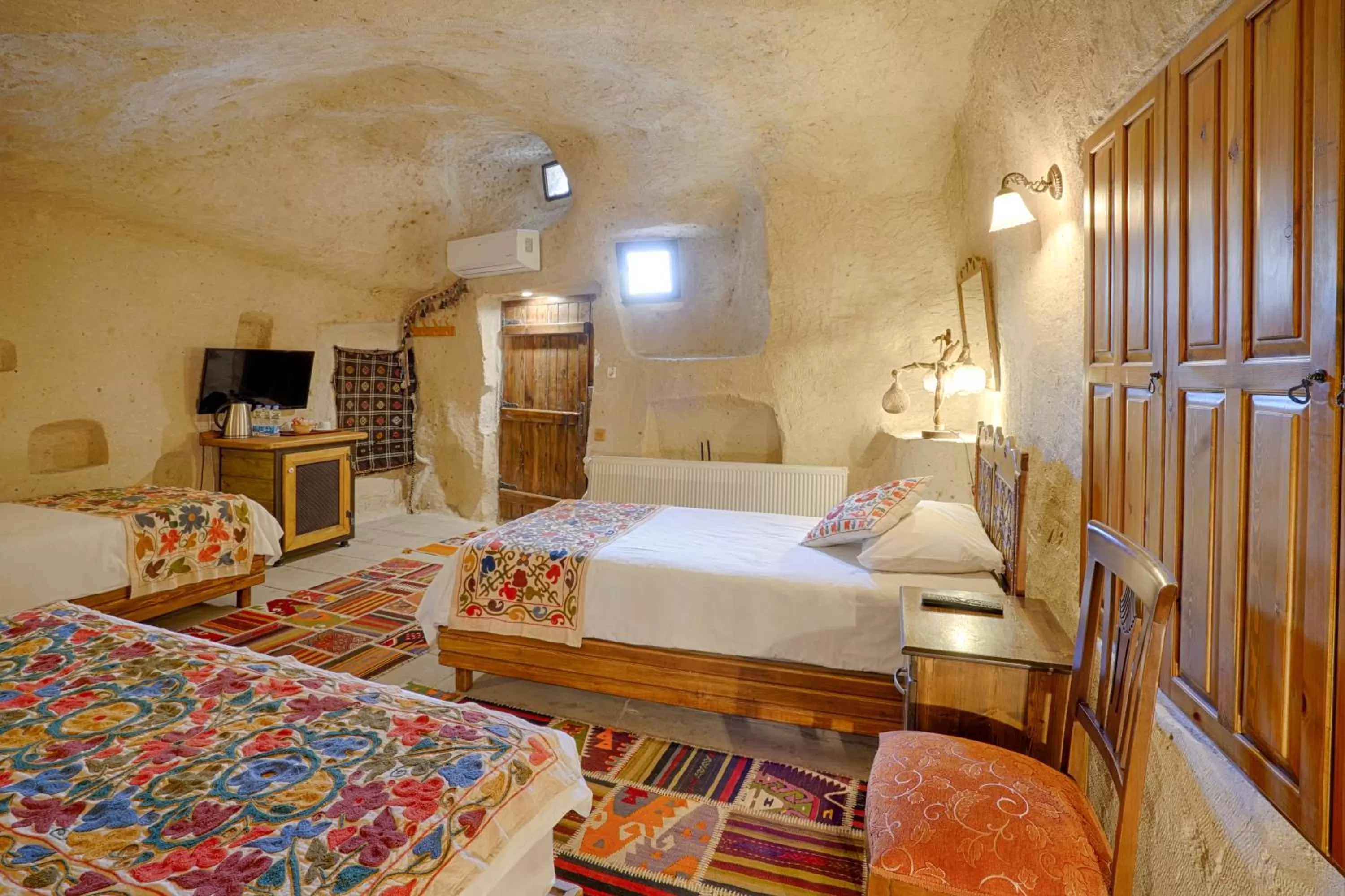 Bed in Tulip Cave Suites