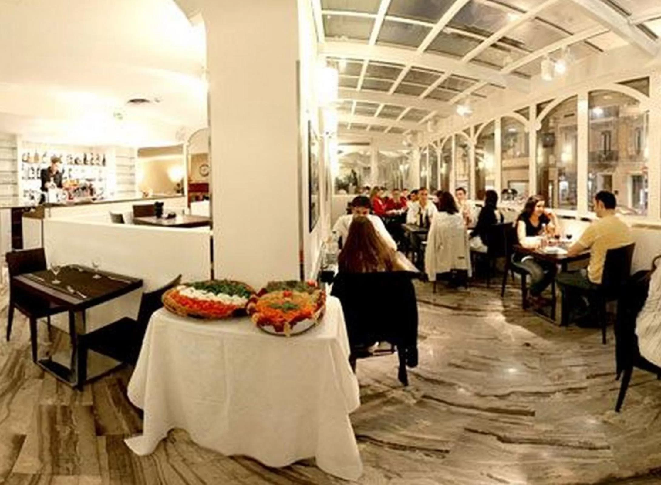 Restaurant/places to eat in Ambassador-Monaco