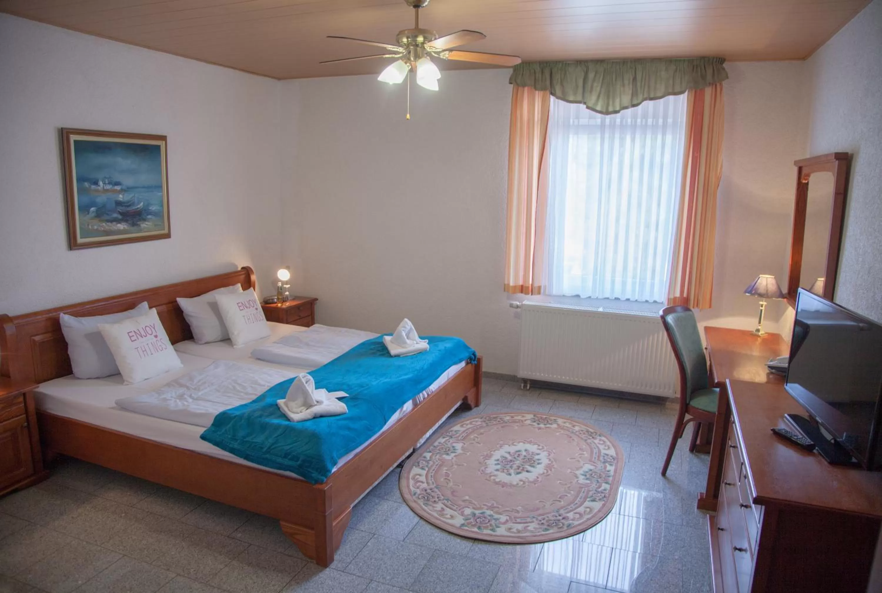 Photo of the whole room, Bed in Hotel Atlantis