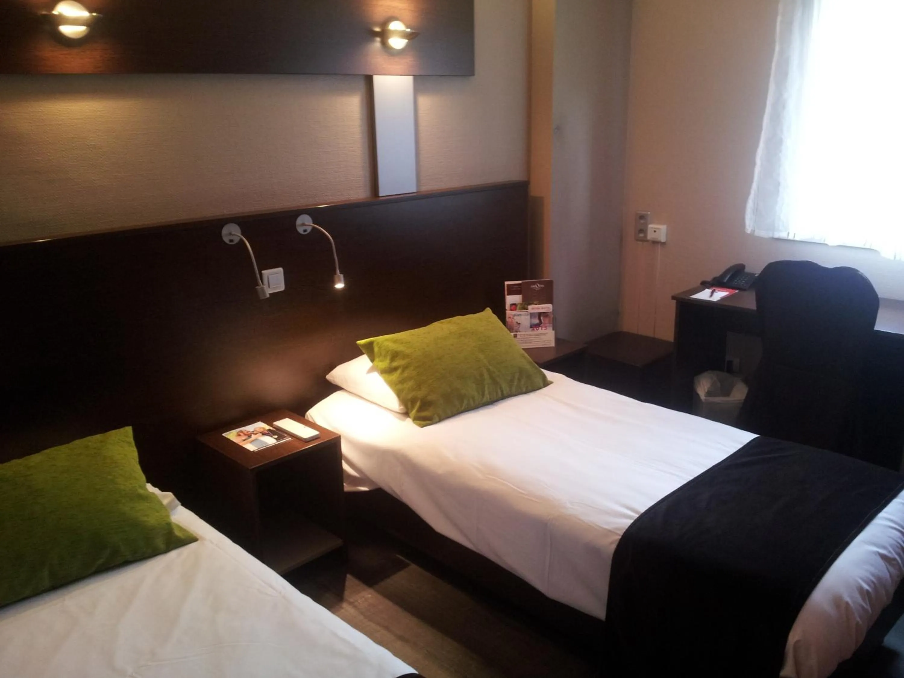 Bedroom, Bed in The Originals City, Hôtel Ascotel, Lille Est Grand Stade