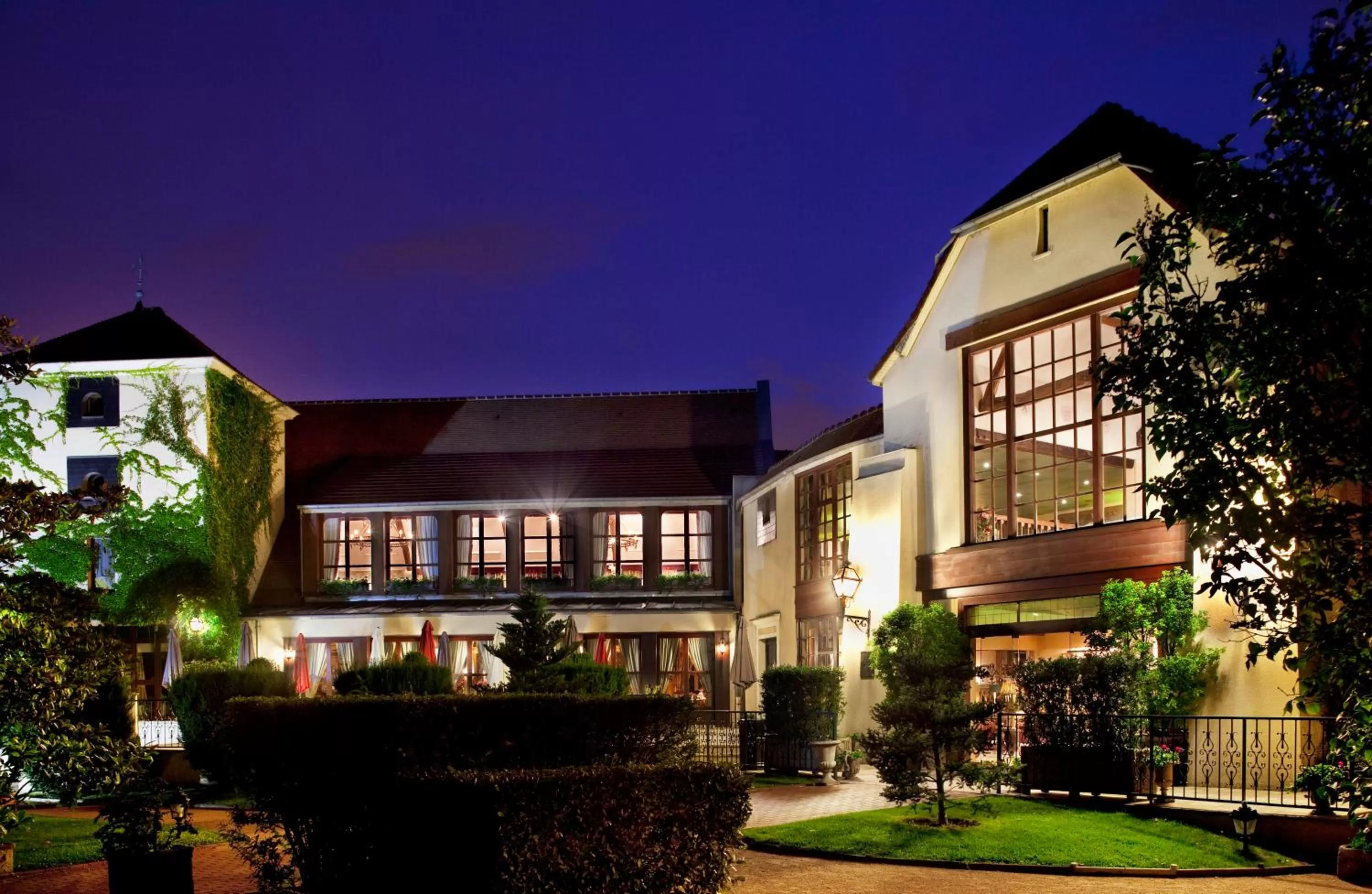 Facade/entrance in Le Manoir de Gressy