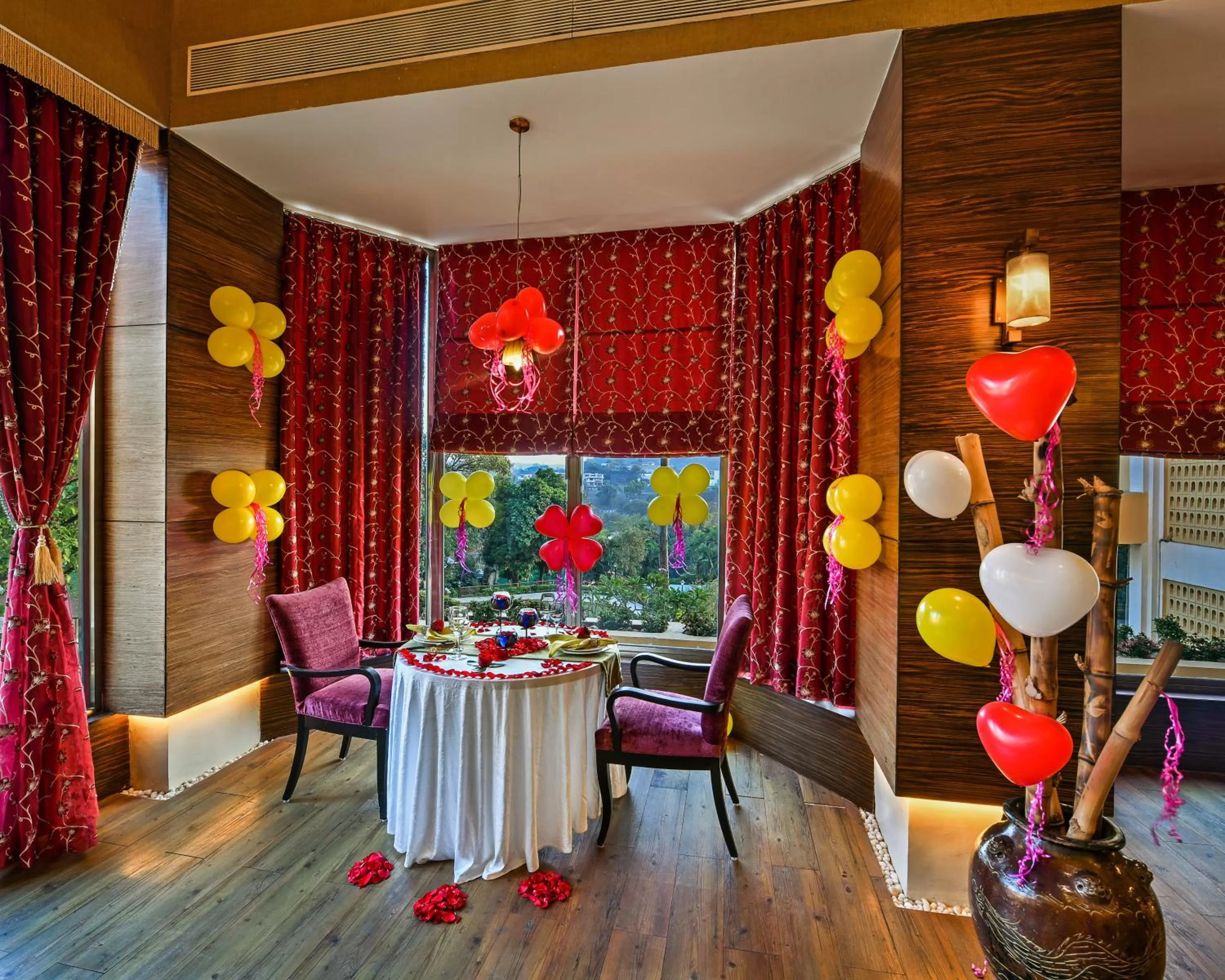 Dining area in Fariyas Resort Lonavala