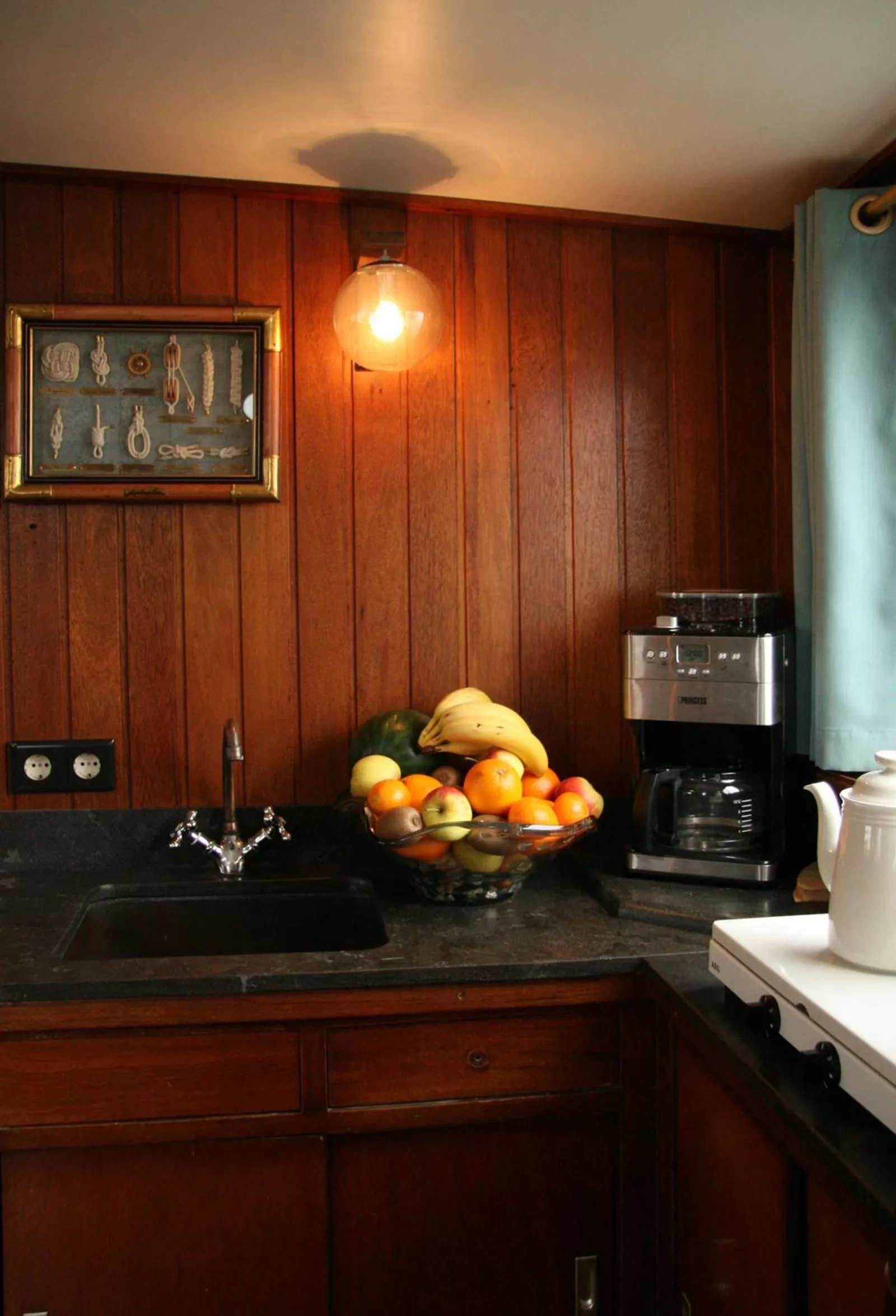 Decorative detail, Kitchen/Kitchenette in Boat 'Opoe Sientje'