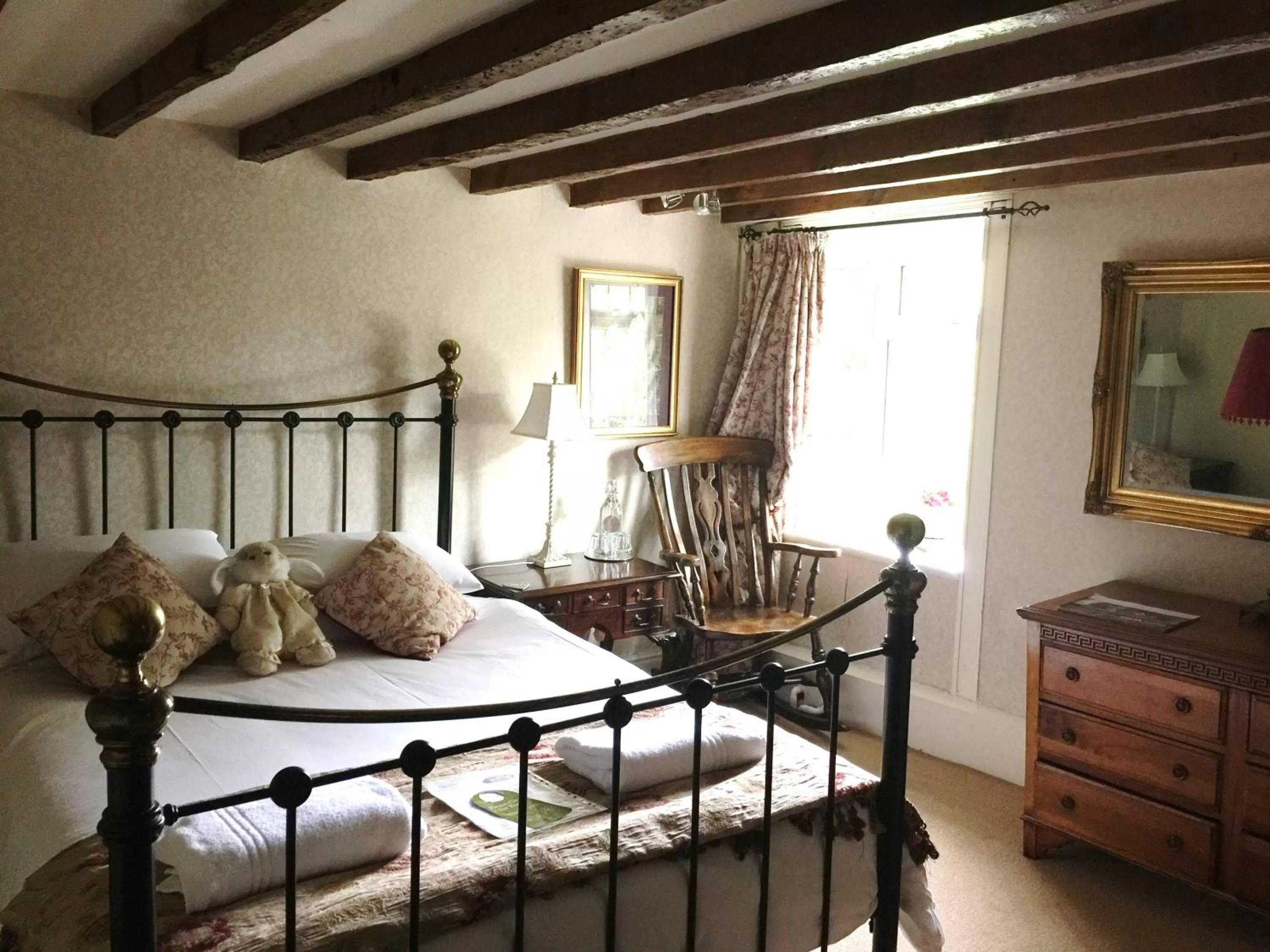 Photo of the whole room, Bed in Glyn Isa Country House B&B and self catering Lodge