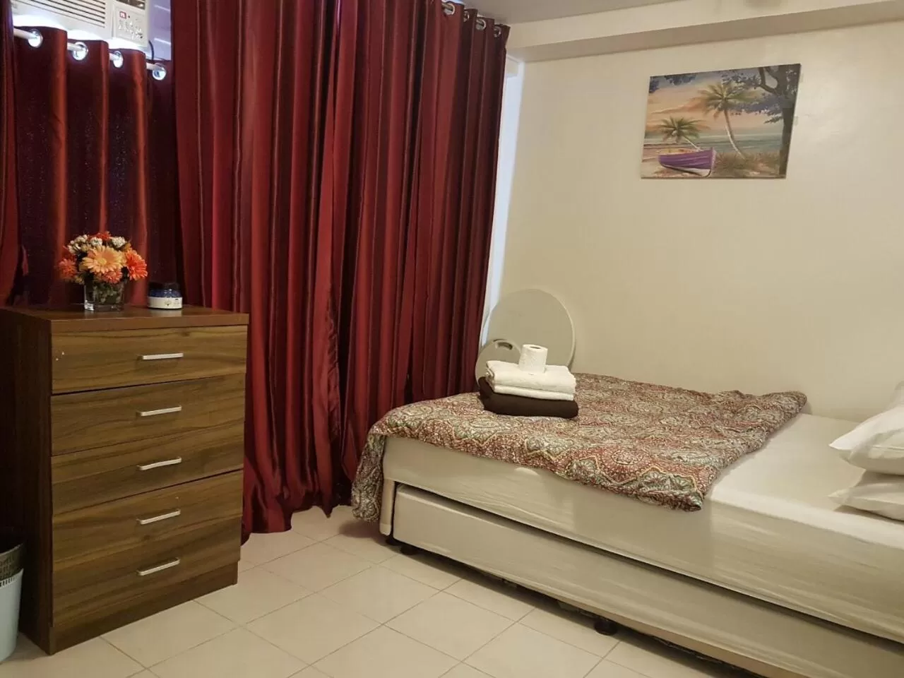 Bed in Condo with Free Swimming Pool & Viewing Deck