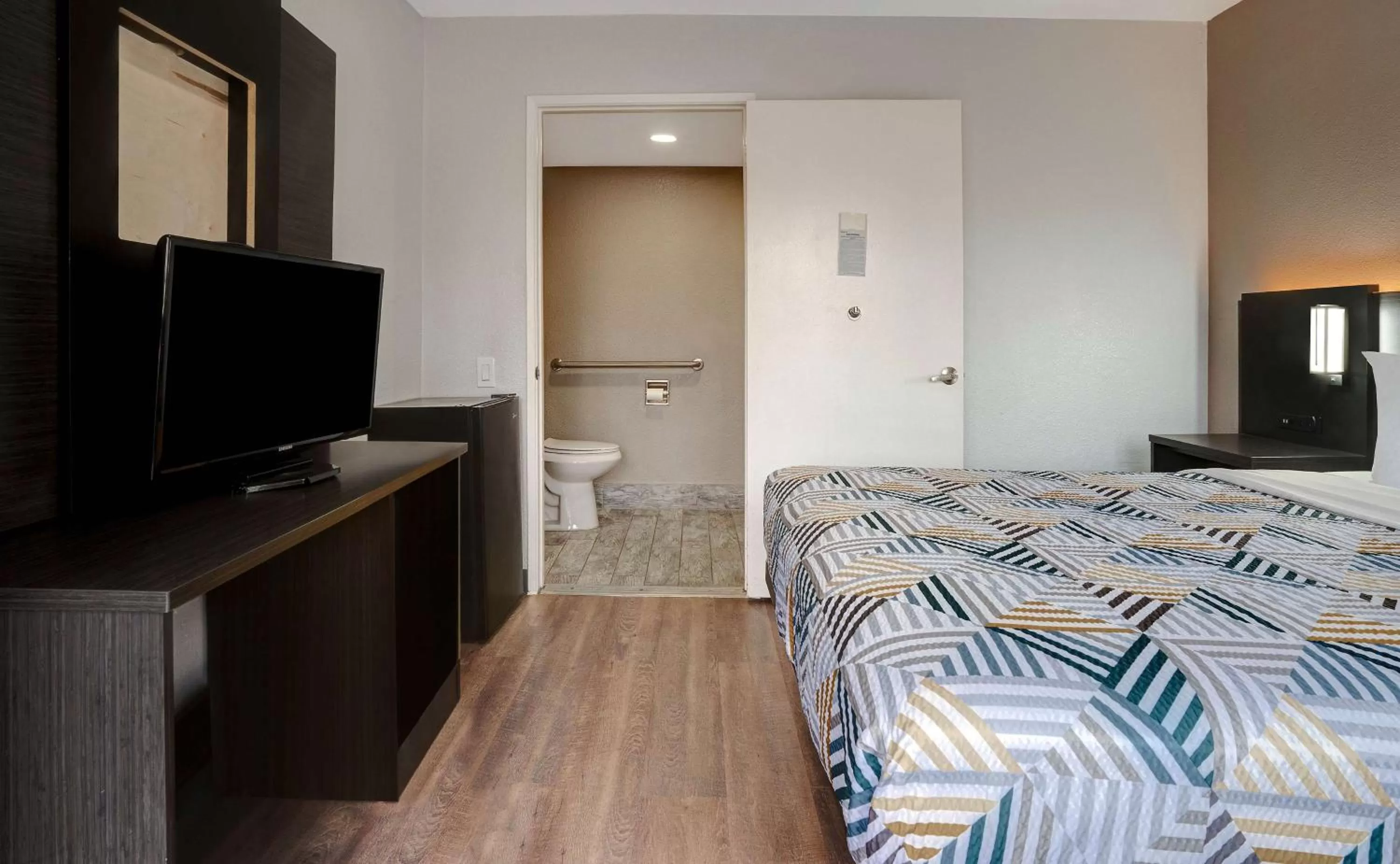 Bedroom, Bed in Motel 6-Rancho Cordova, CA - Rancho Cordova East