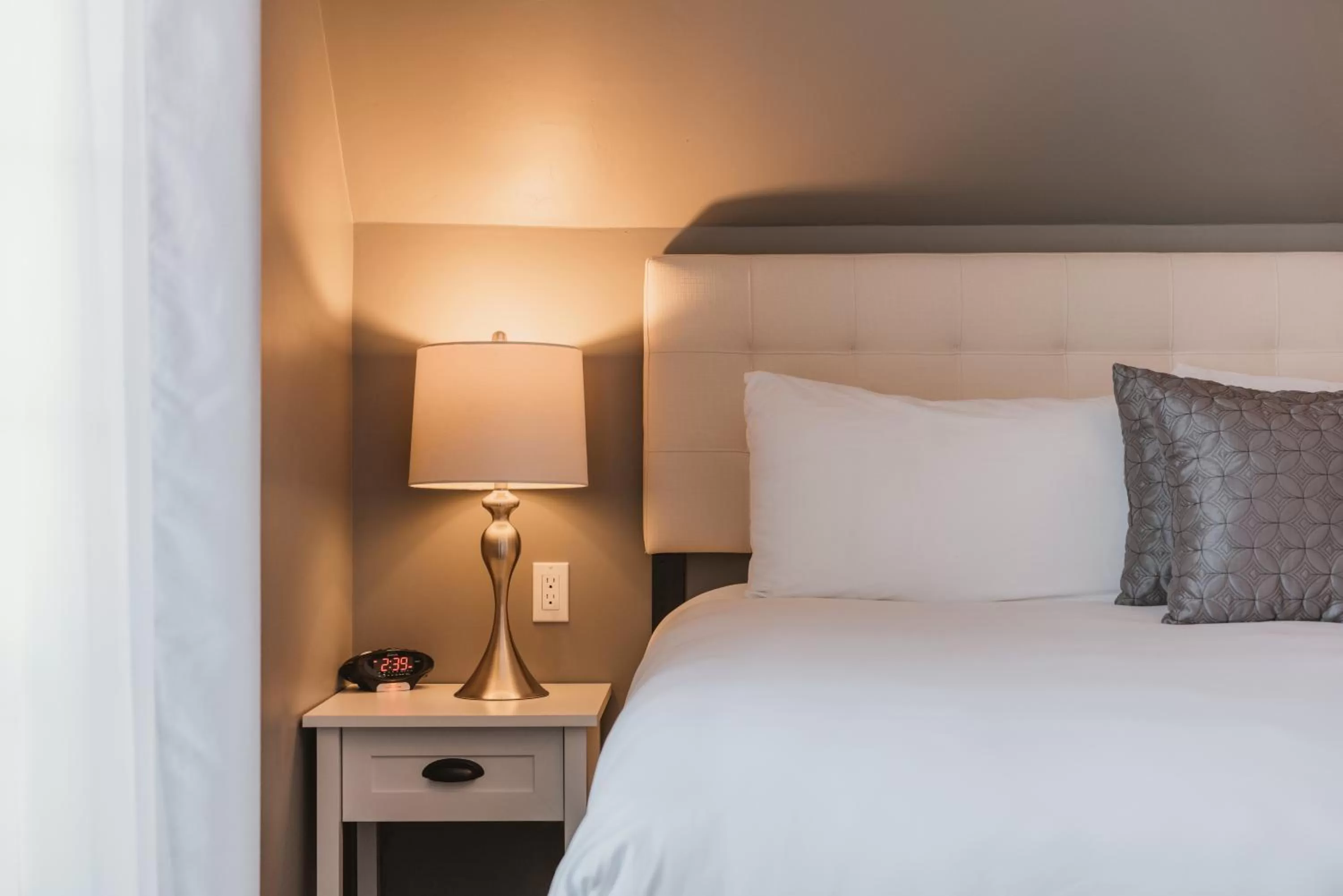 Bedroom, Bed in New Haven Inn