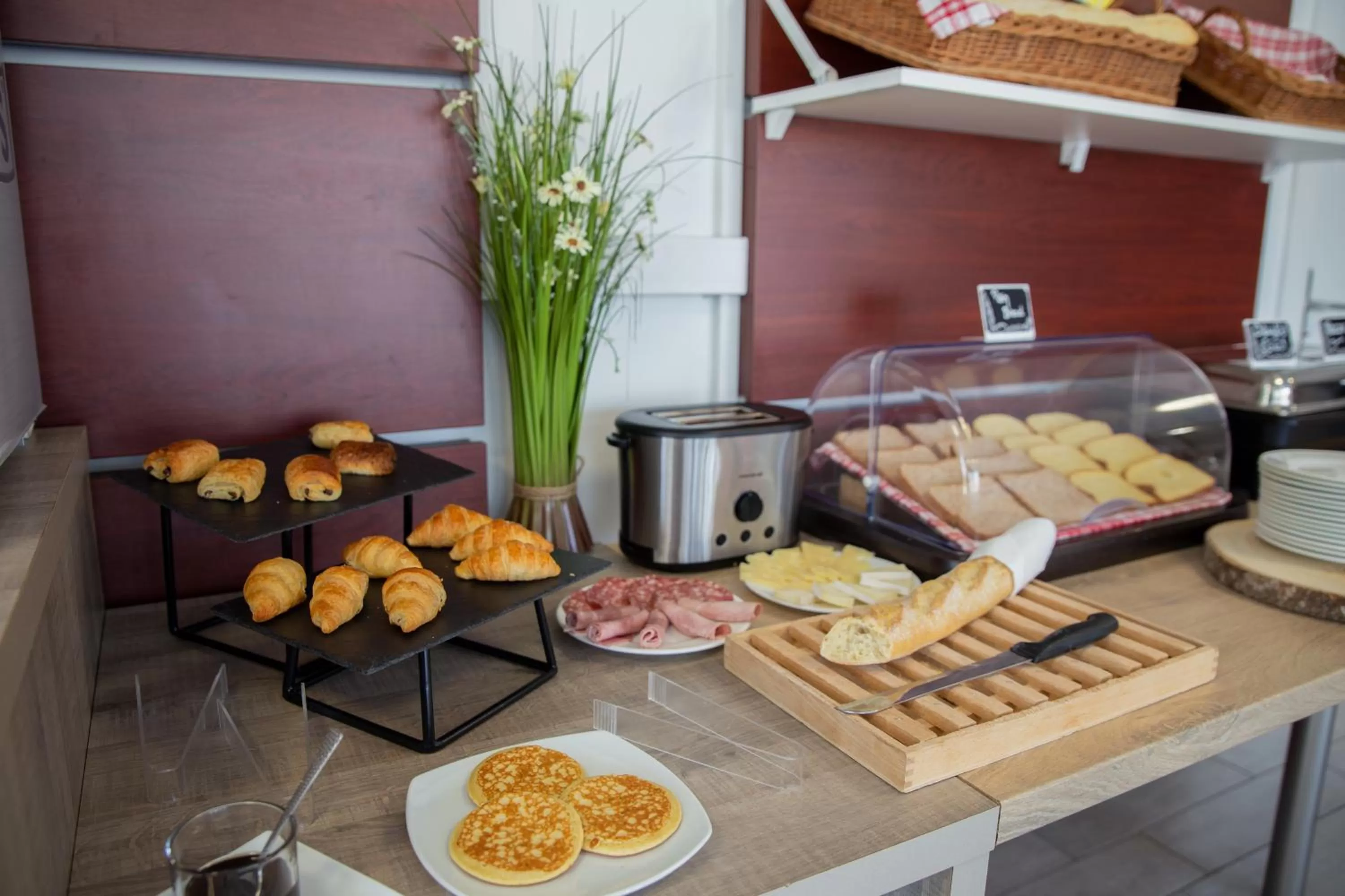 Continental breakfast in Comfort Aparthotel Cannes Mandelieu