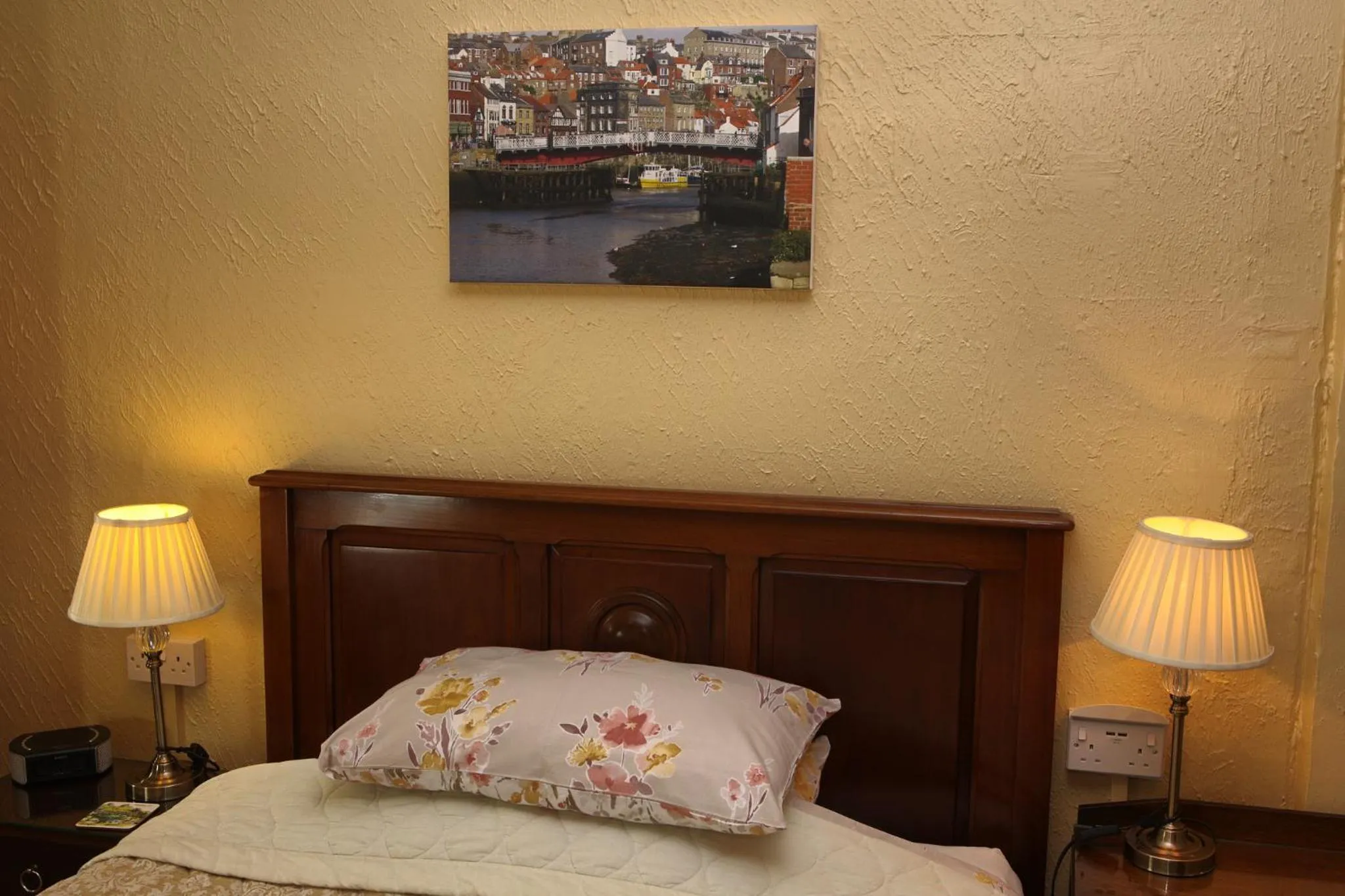 Bedroom, Bed in Wortley Cottage Guest House
