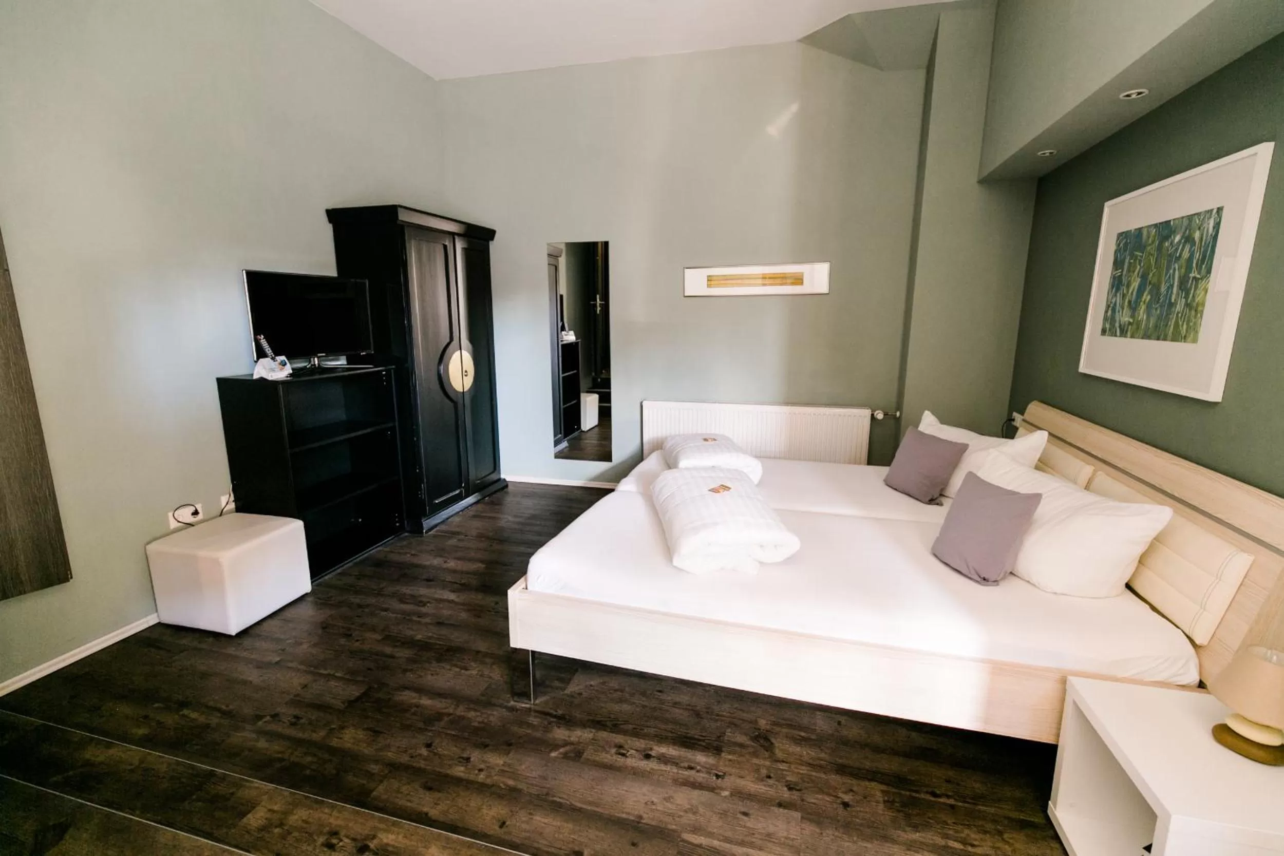 Photo of the whole room in Burgers Hotel