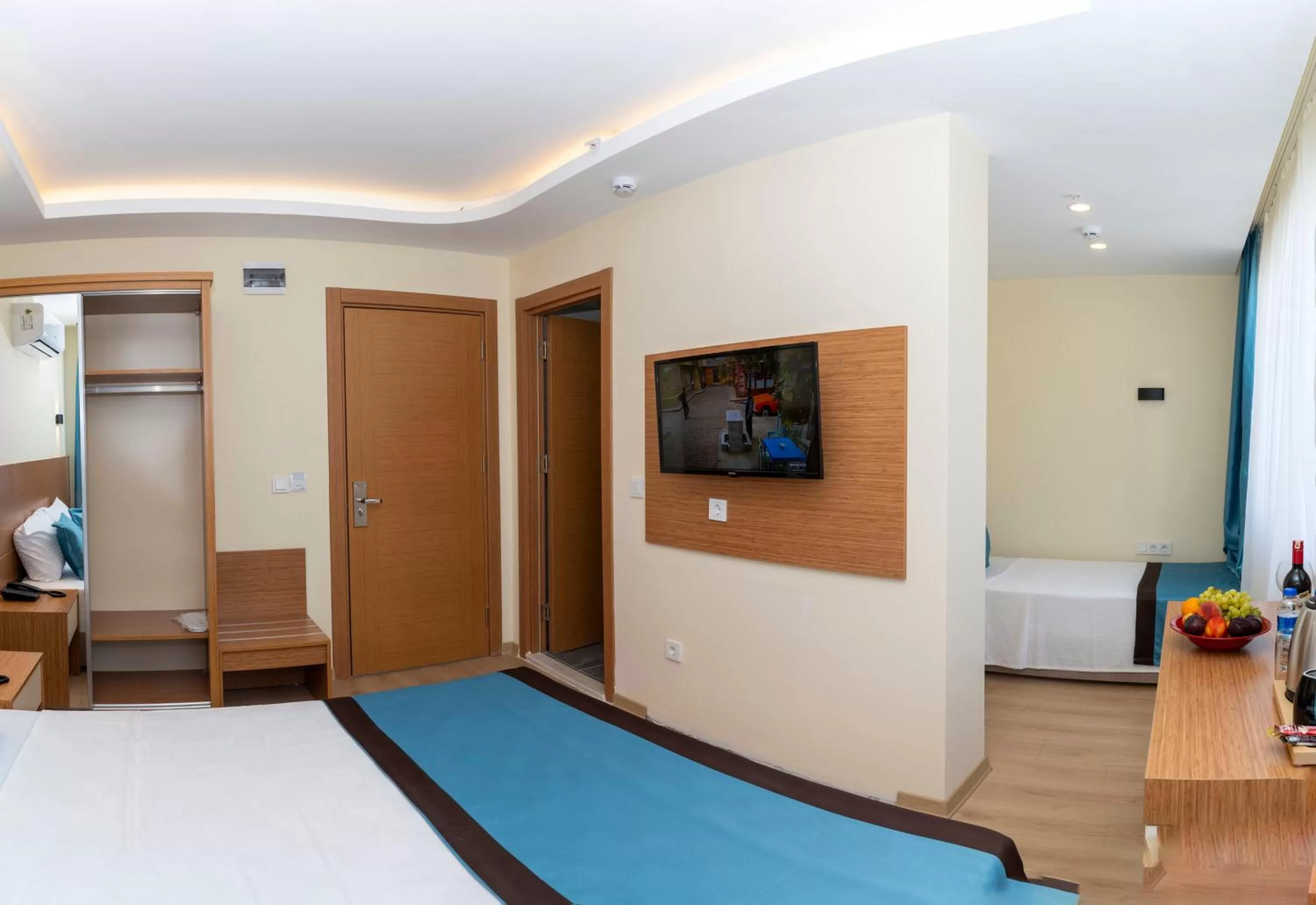 Photo of the whole room, Bed in DIAMOND luxury Hotel