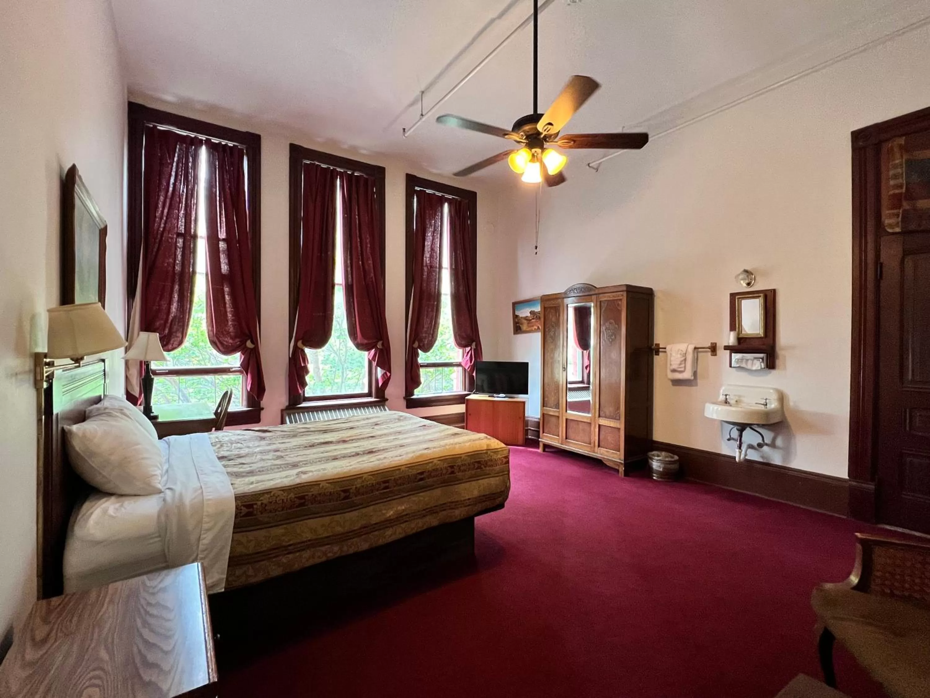 Bed in The Monarch Hotel