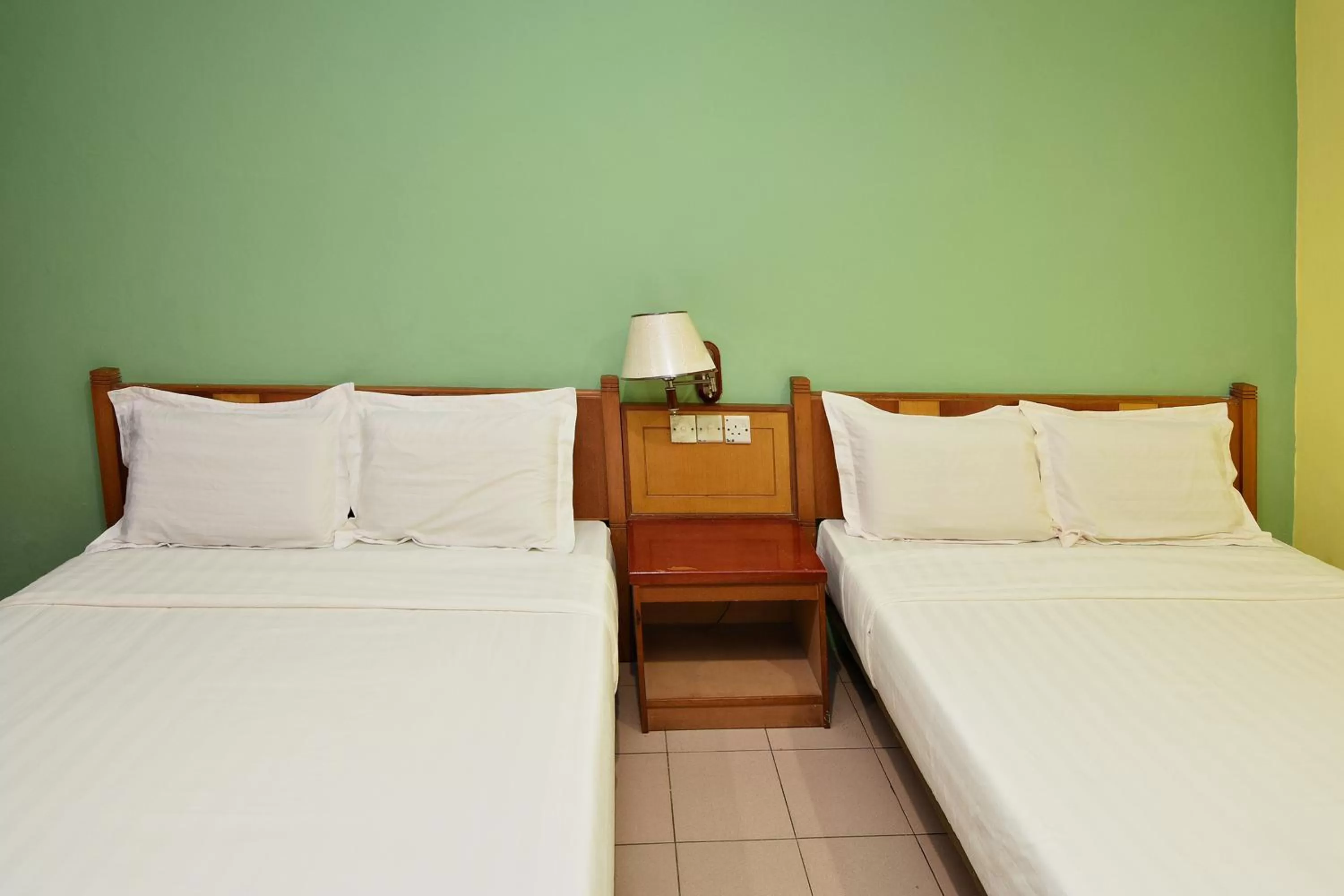 Bedroom, Bed in Mandarin Inn by Glex