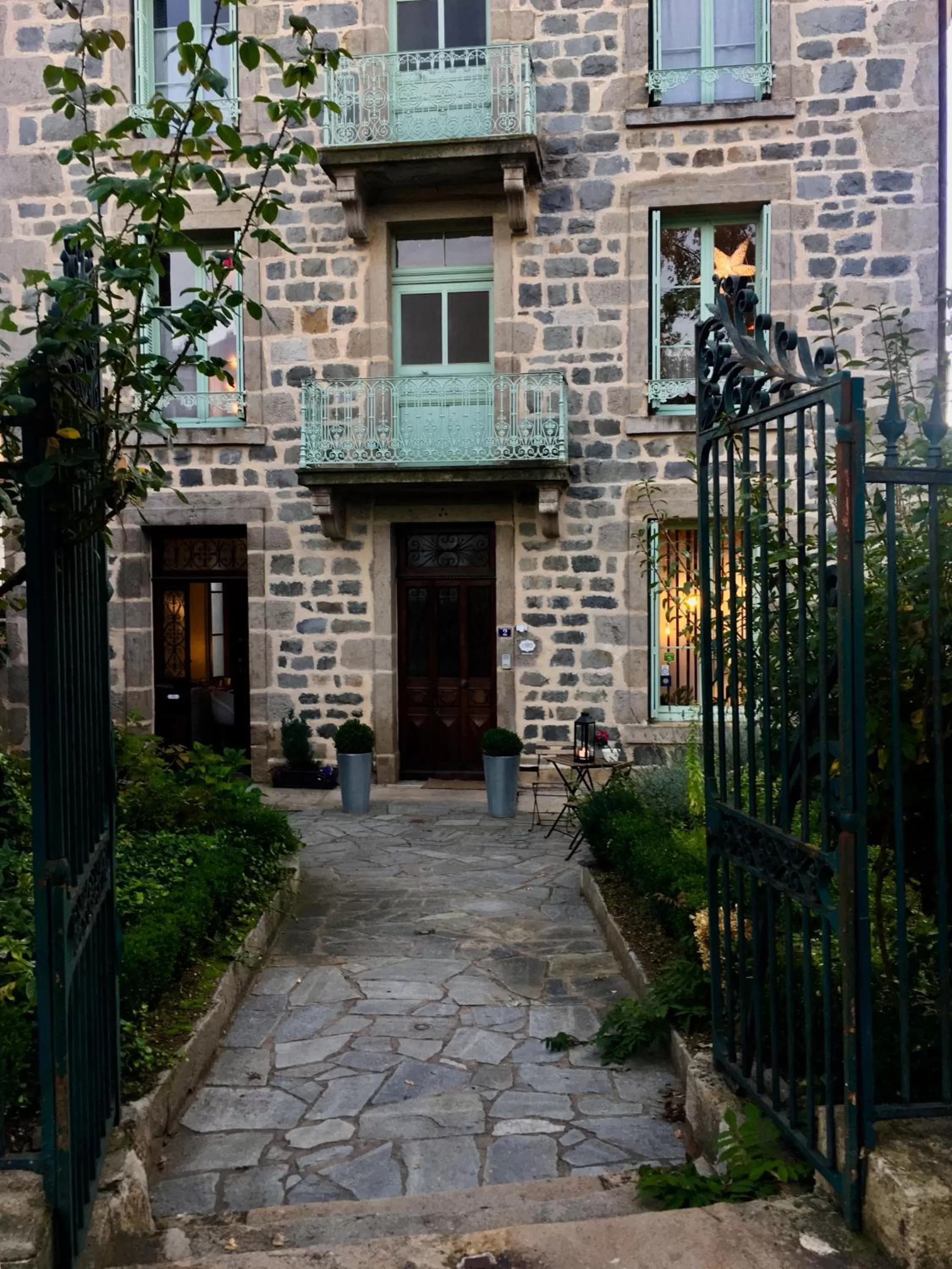 Facade/entrance in La Maison de famille