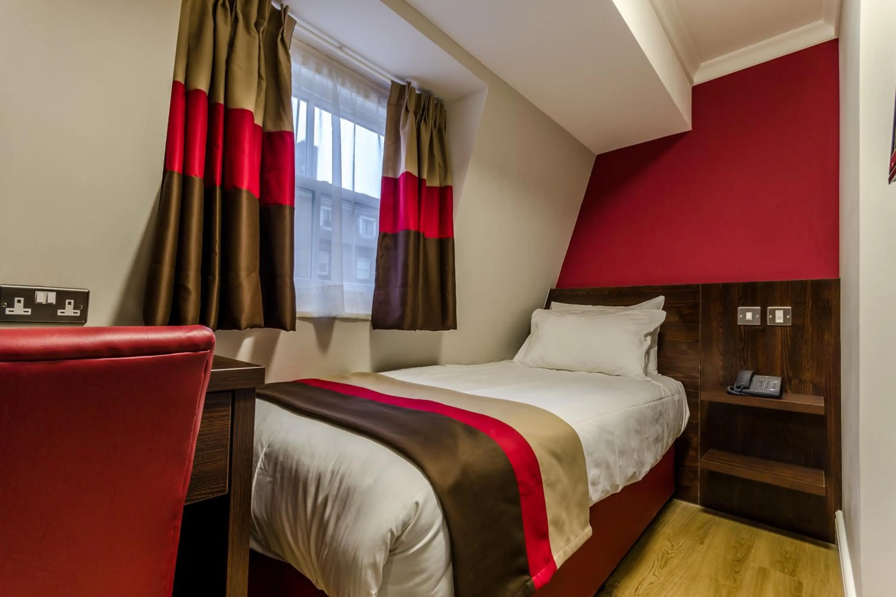 Bed in Royal Cambridge Hotel