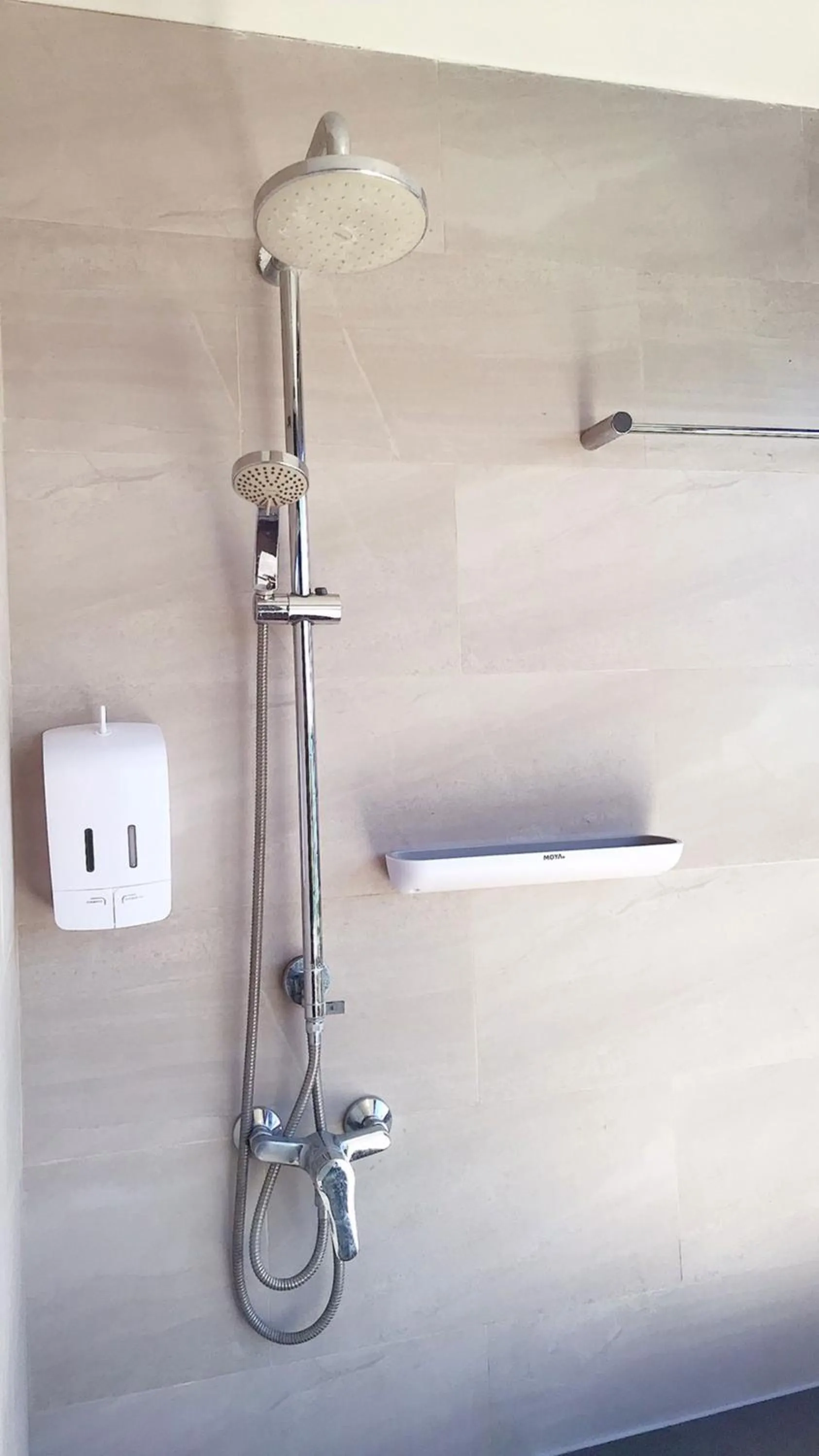 Shower in Cliff Lanta Suite-Koh Lanta Krabi