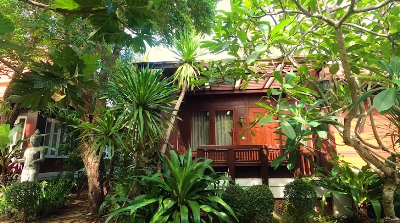 Garden view in Try Palace Resort Kep