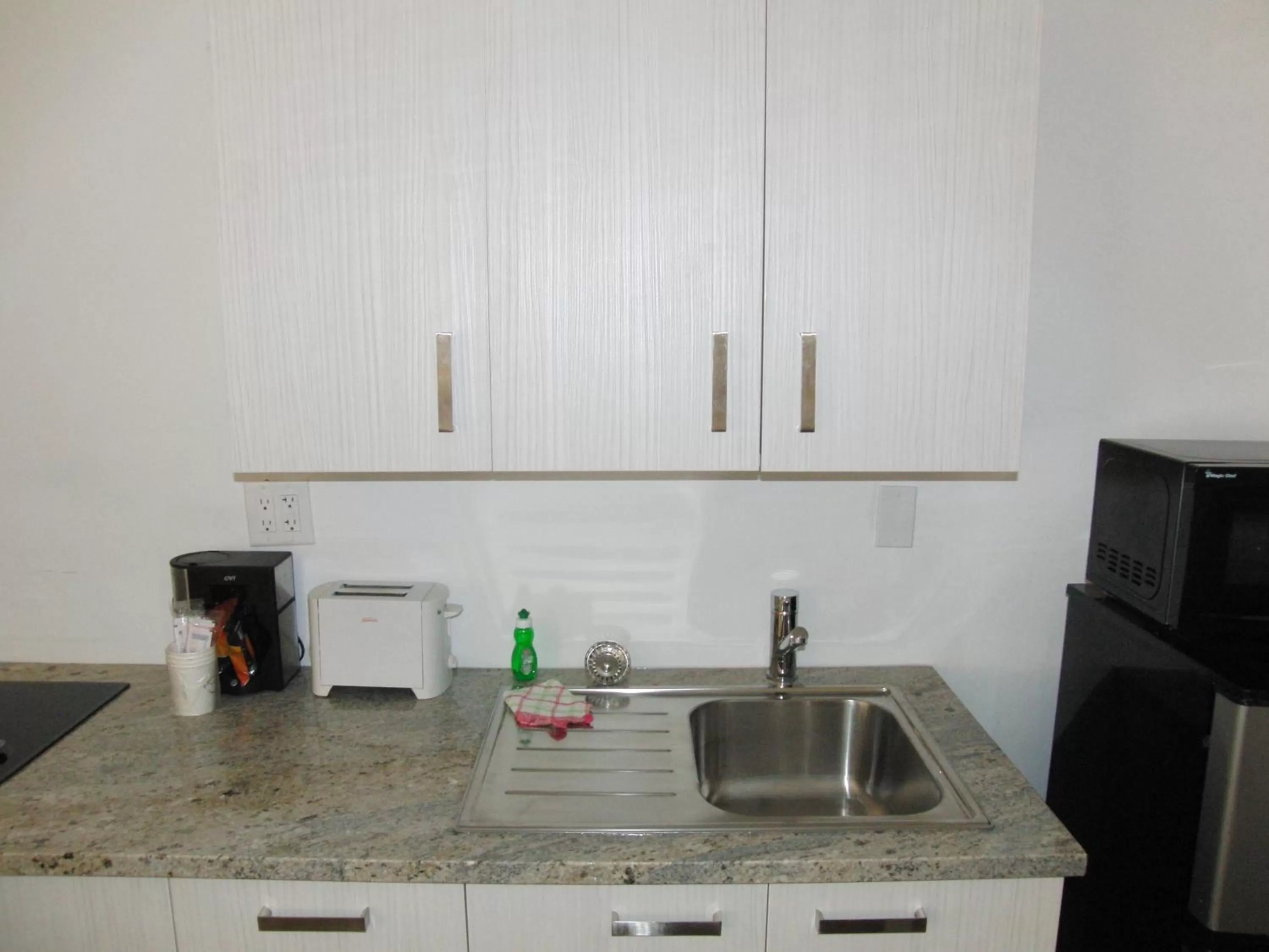 Coffee/tea facilities in Regency Inn & Suites Sarasota