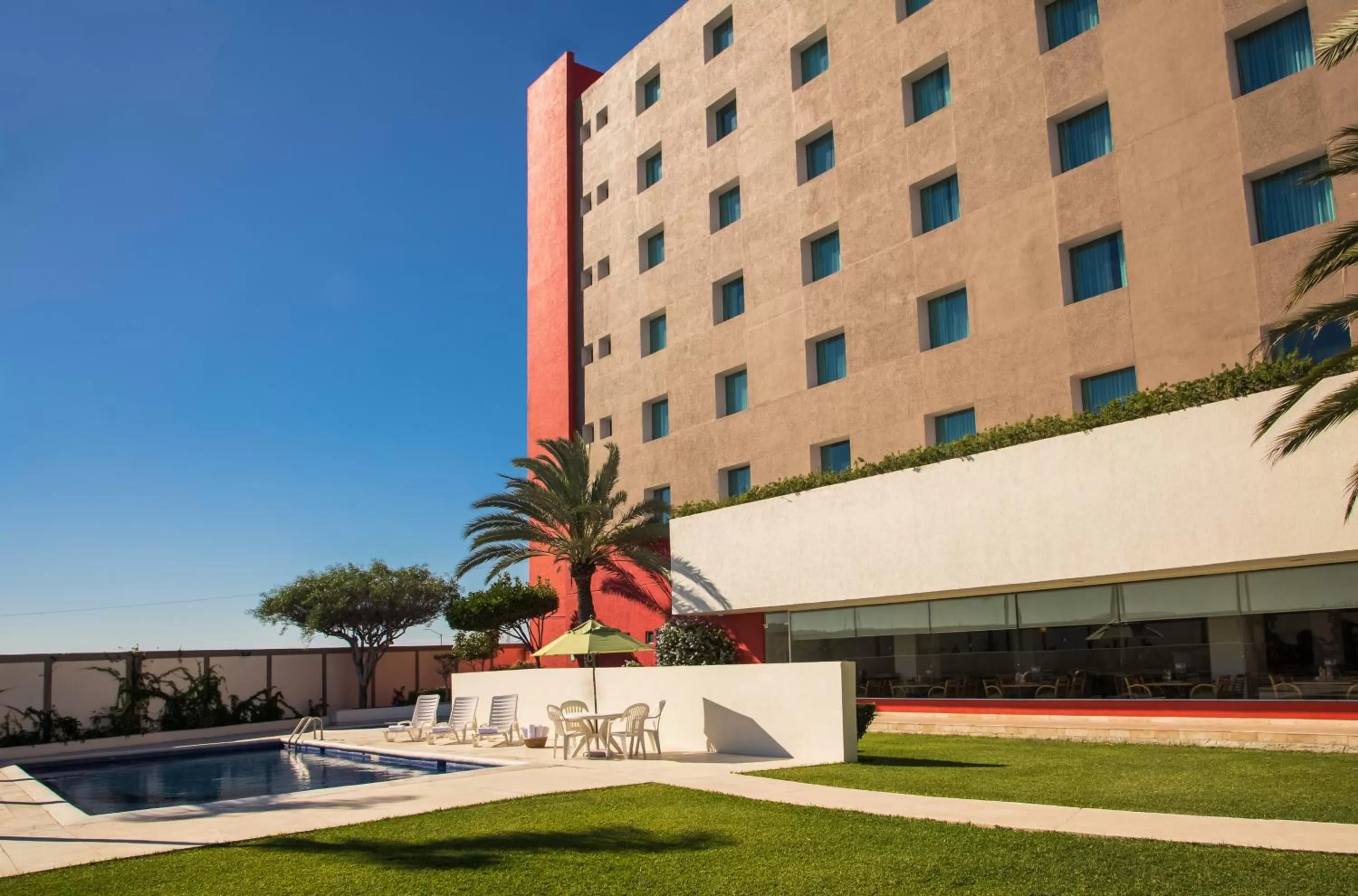 Swimming pool in Fiesta Inn Tijuana Otay Aeropuerto