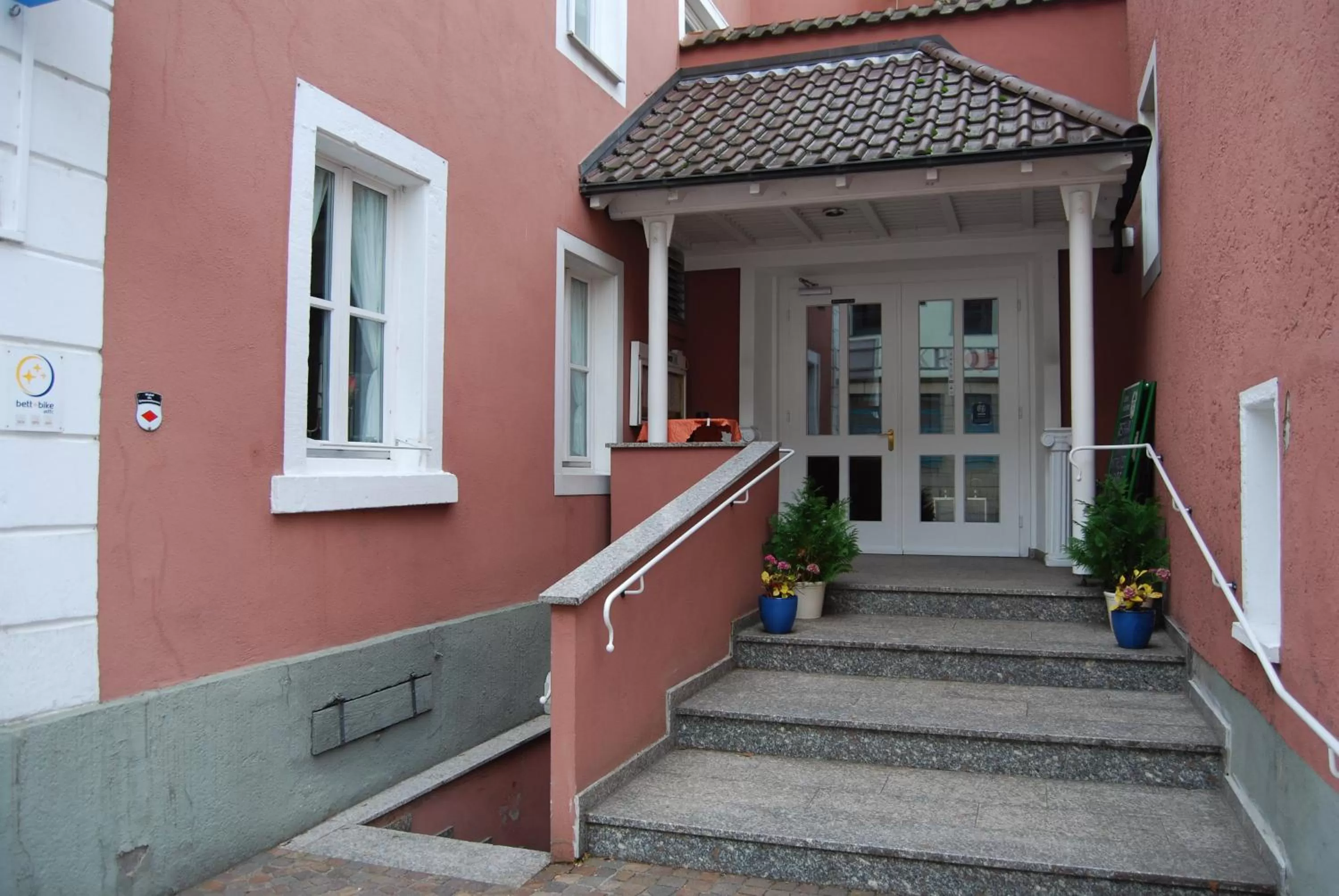 Facade/entrance in Gasthaus zum Löwen - Restaurant Akropolis