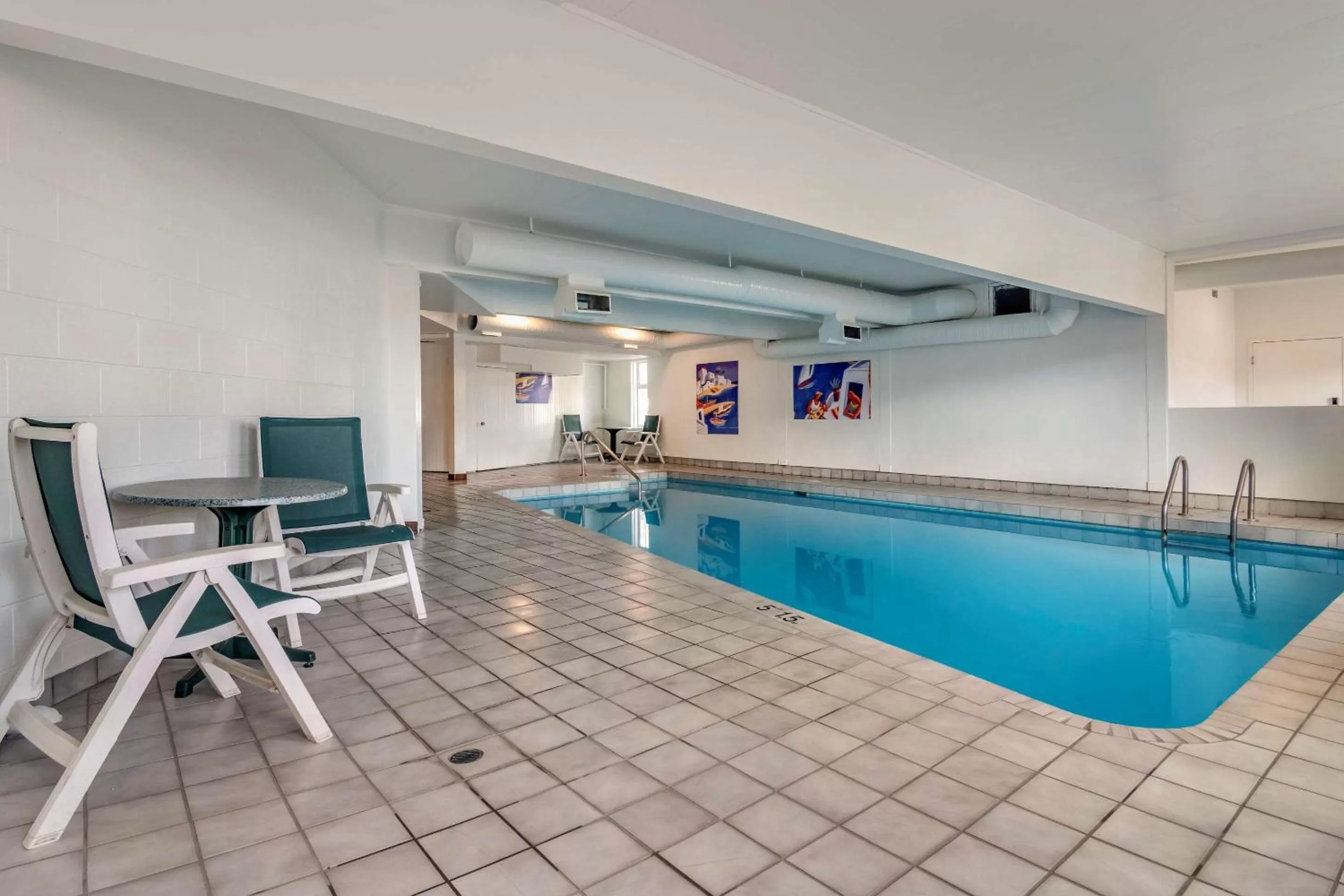 Swimming Pool in Hotel Penticton, Ascend Hotel Collection