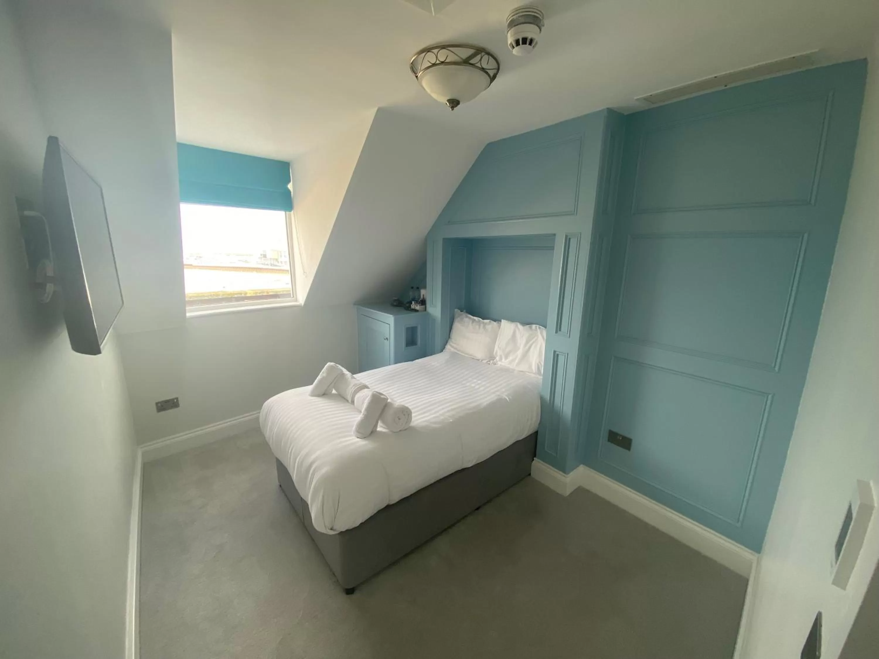 Photo of the whole room, Bed in The Fairhaven Hotel