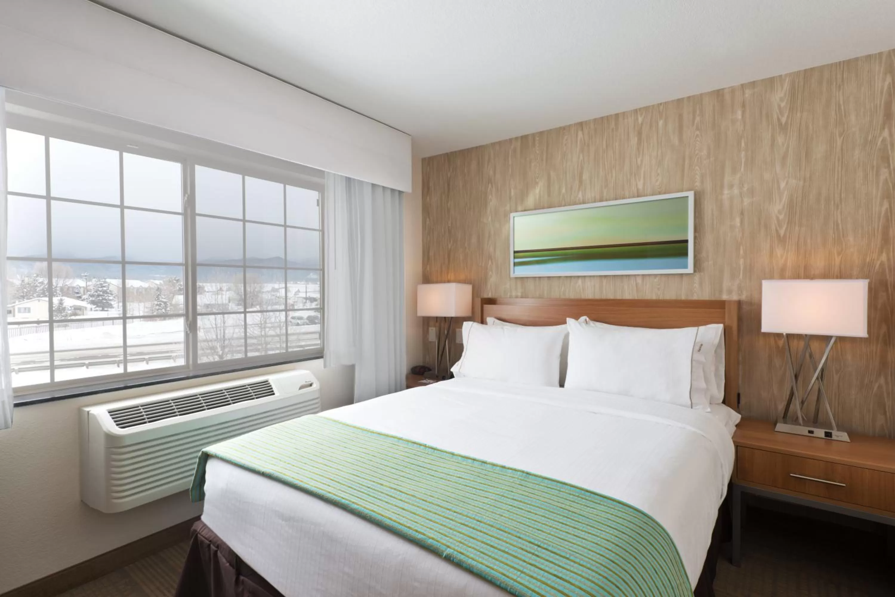 Photo of the whole room, Bed in Holiday Inn Express Hotel & Suites Fraser Winter Park Area by IHG