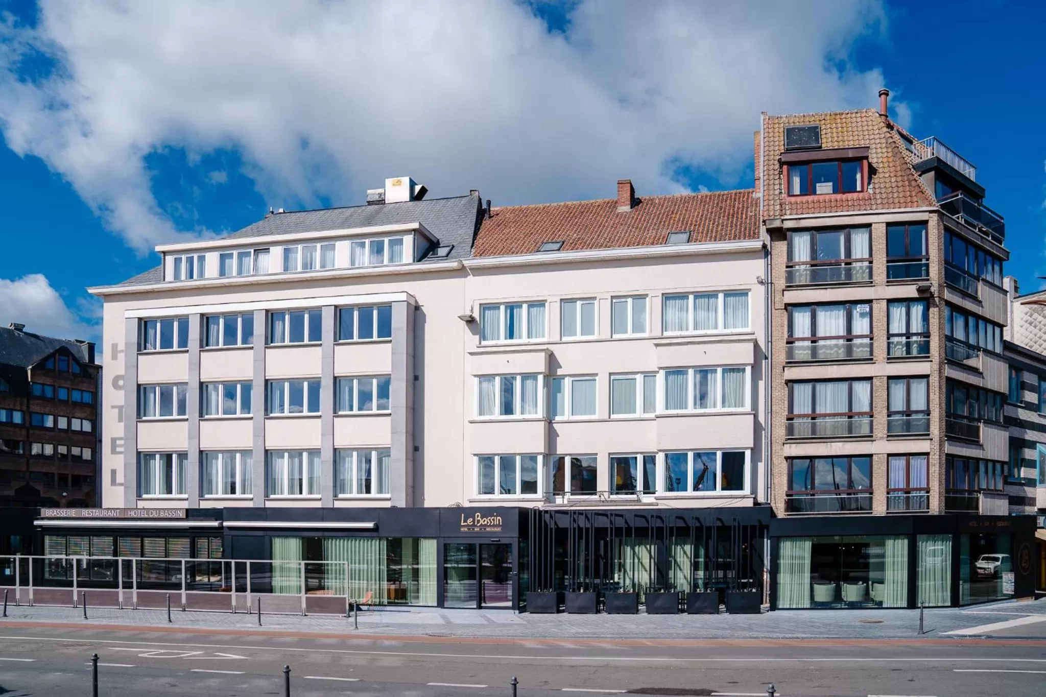 Property building in Hotel du Bassin