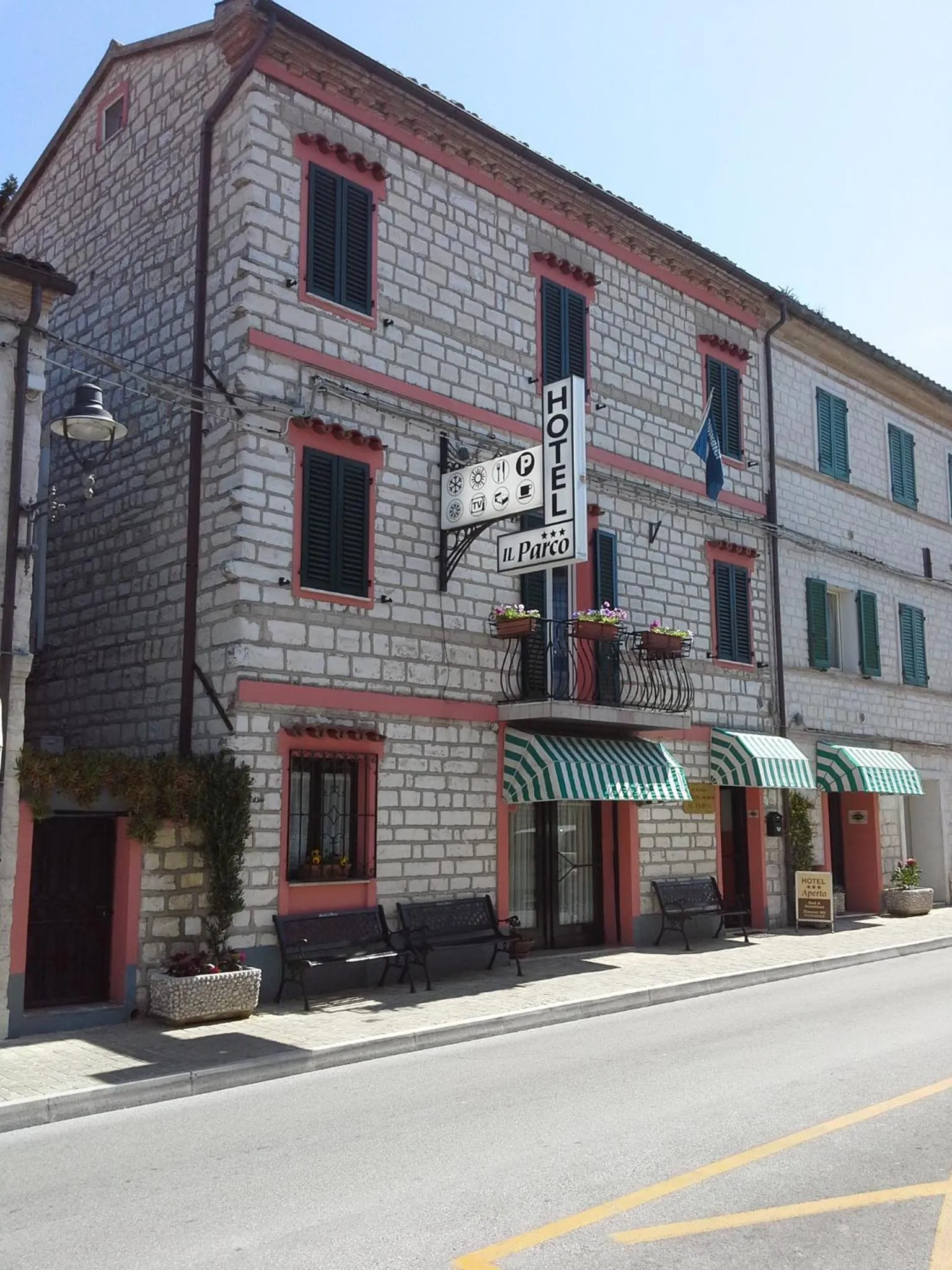 Property building in Hotel "Il Parco" B&B Sirolo