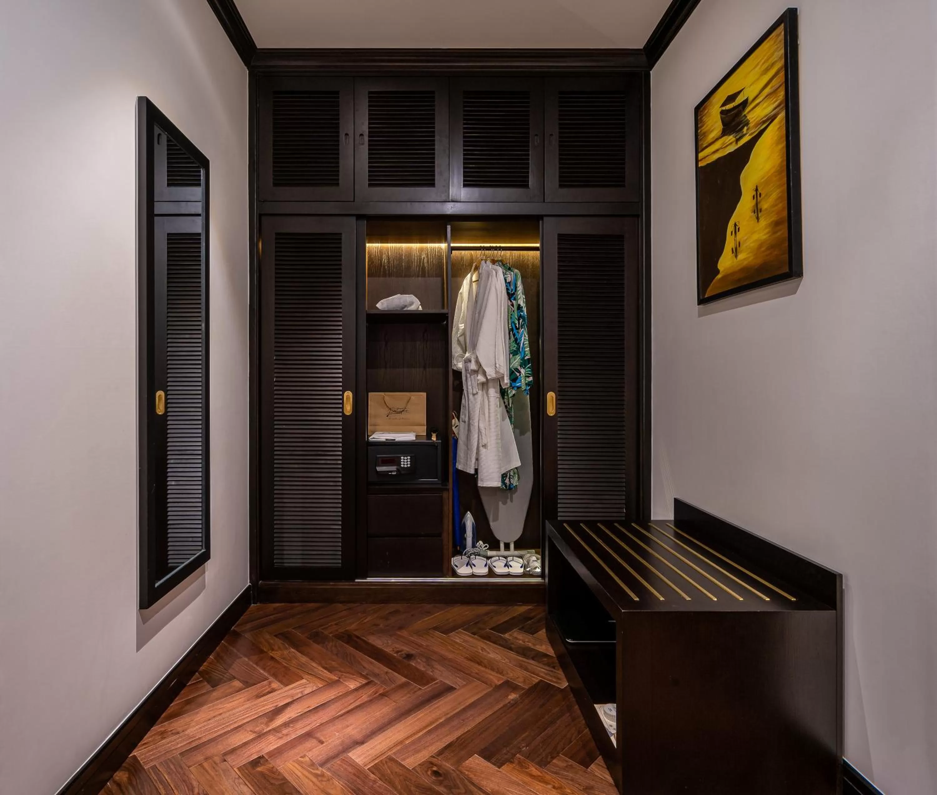 wardrobe in Potique Hotel