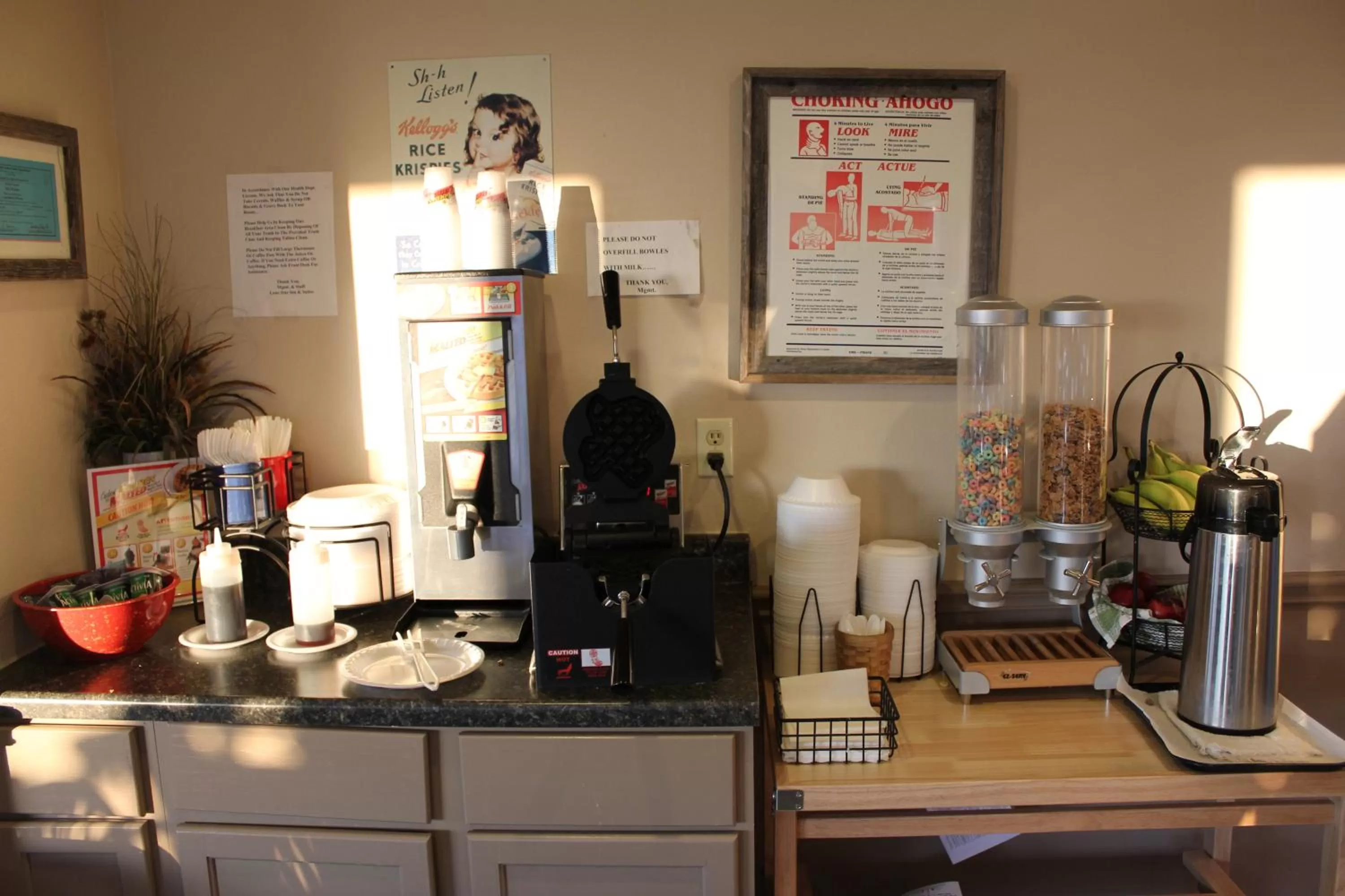 Dining area in Lone Star Inn and Suites Victoria