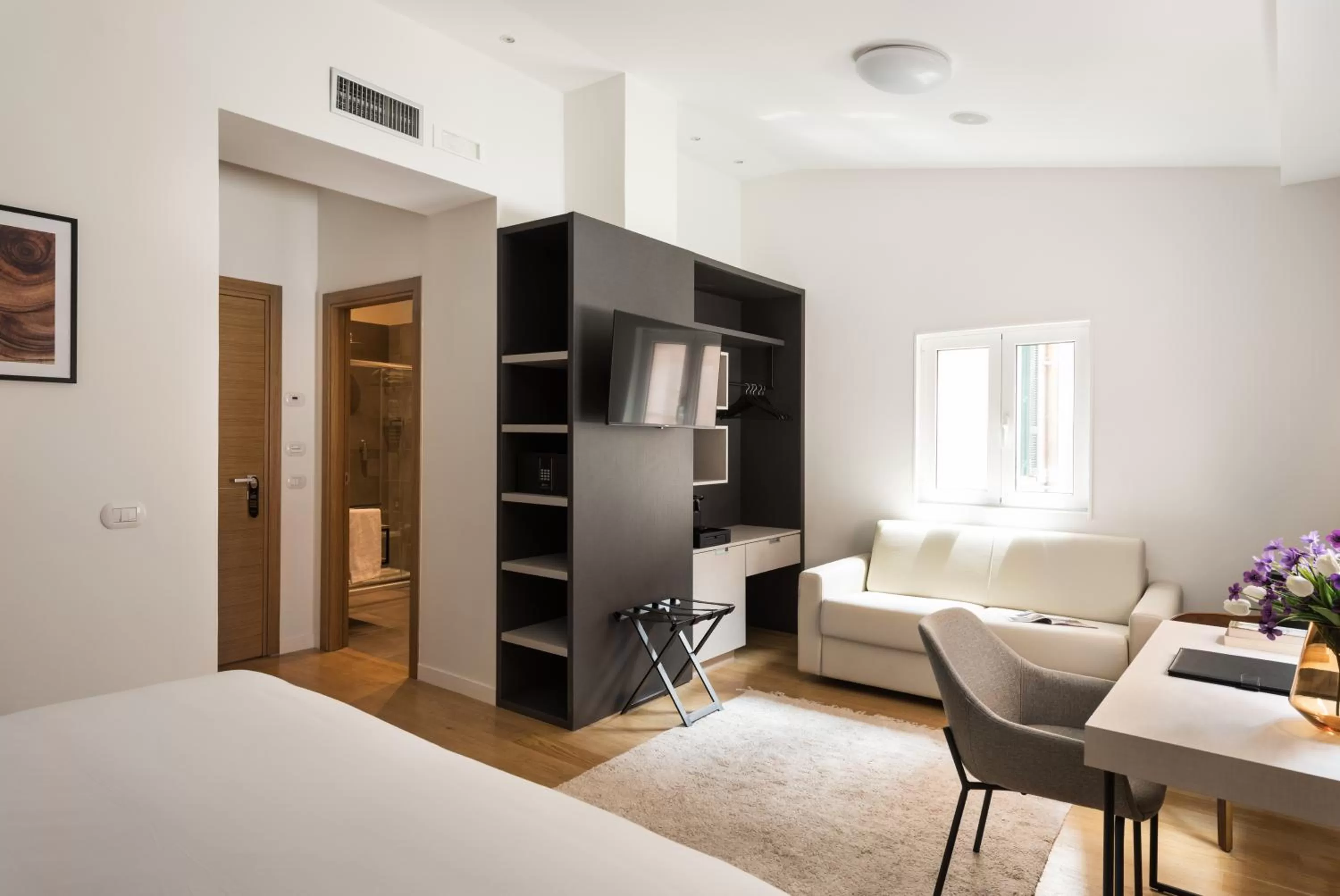 Bedroom, Bed in AT 41