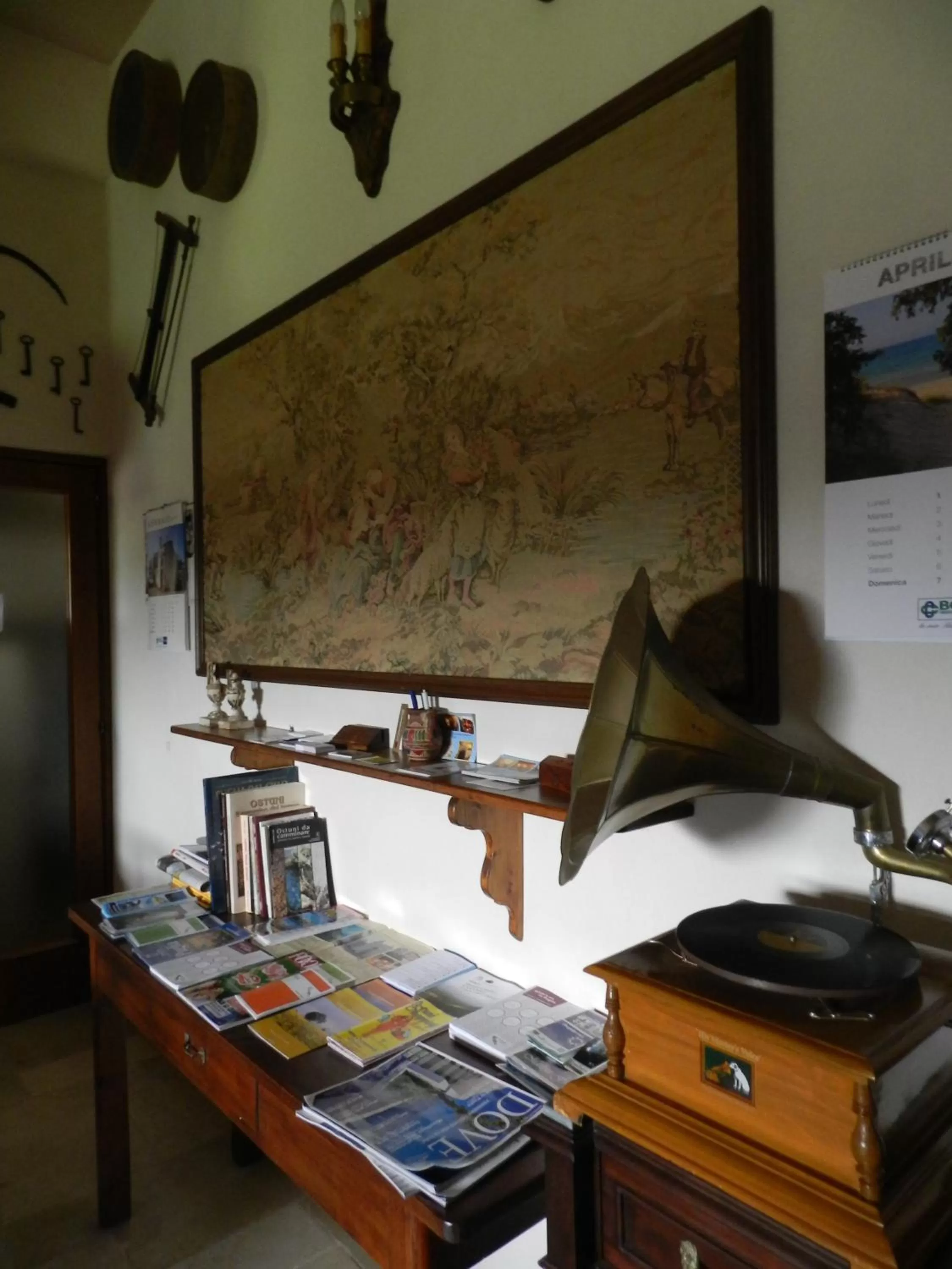 Communal lounge/ TV room in Masseria Tolla