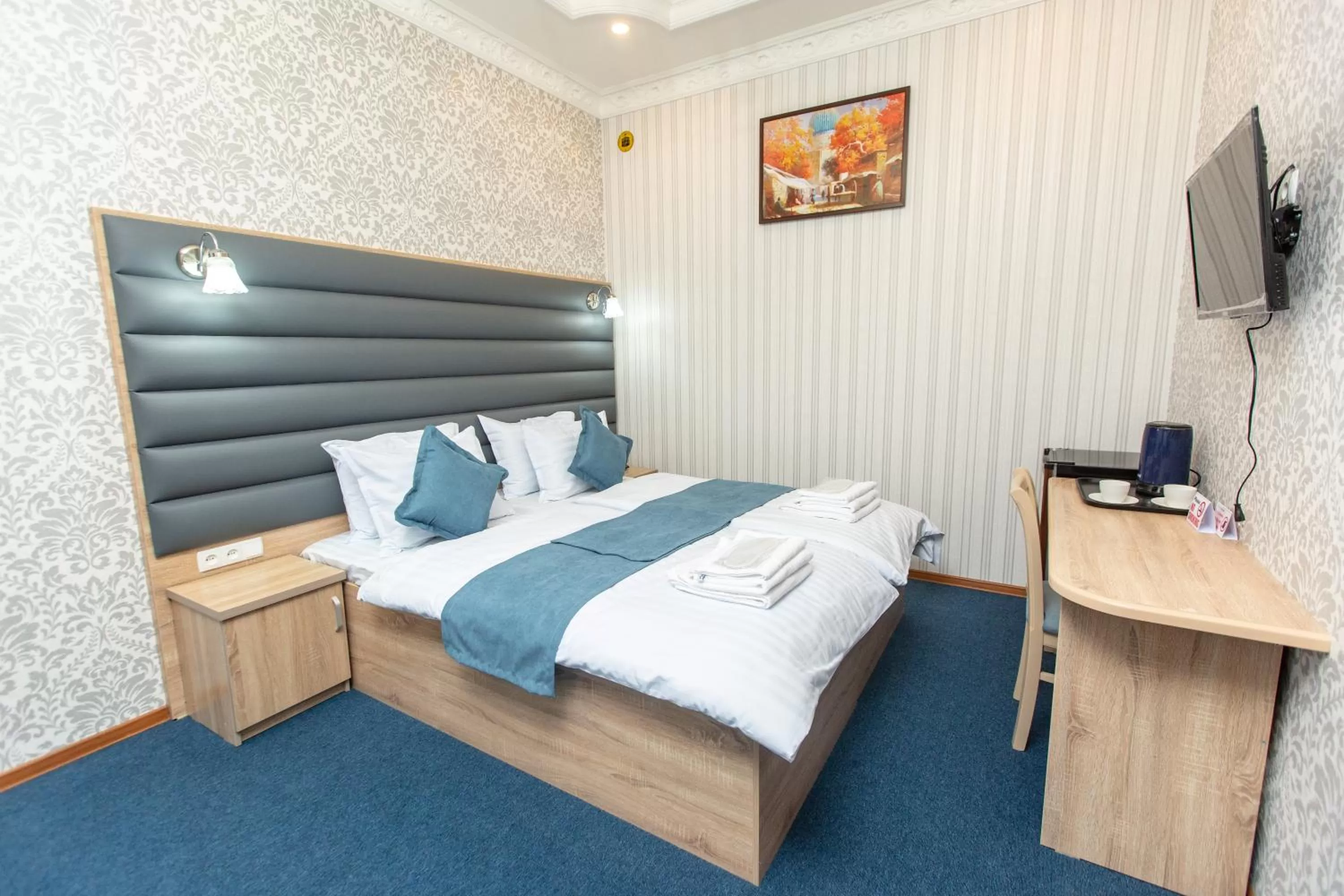 TV and multimedia, Bed in Mirzo Boutique Hotel