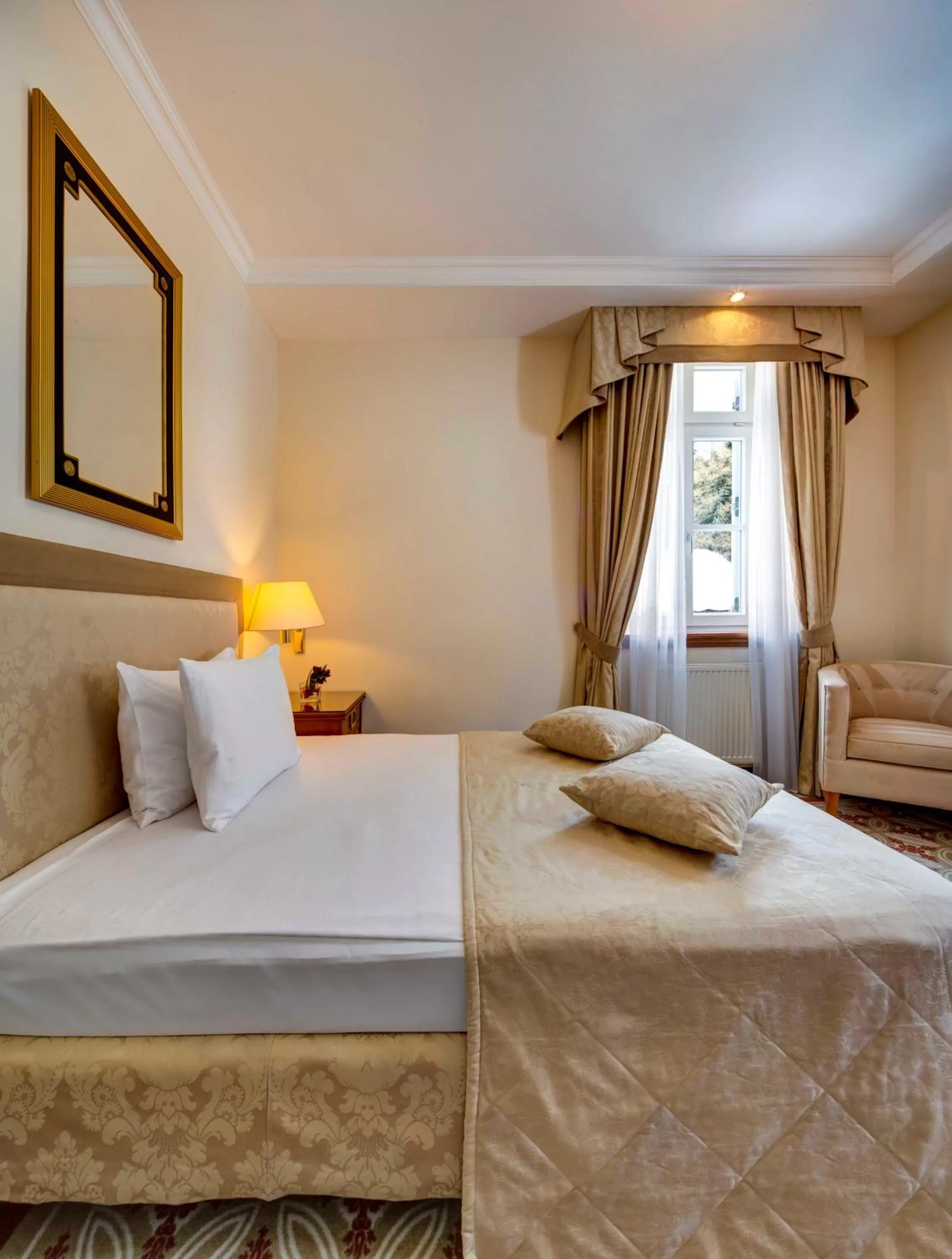 Bedroom, Bed in Grand Hotel des Bains Kempinski