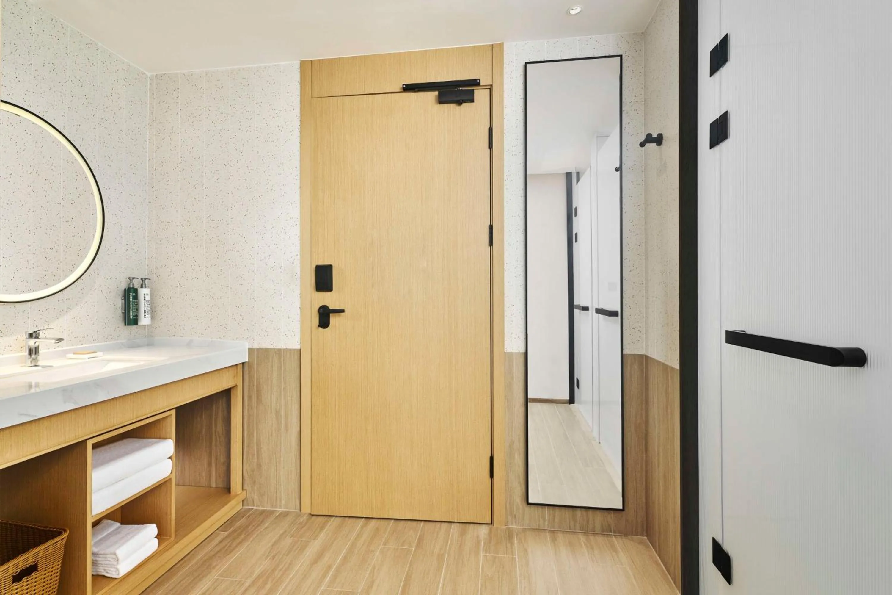 Photo of the whole room in Hilton Garden Inn Zhuhai Jinan University