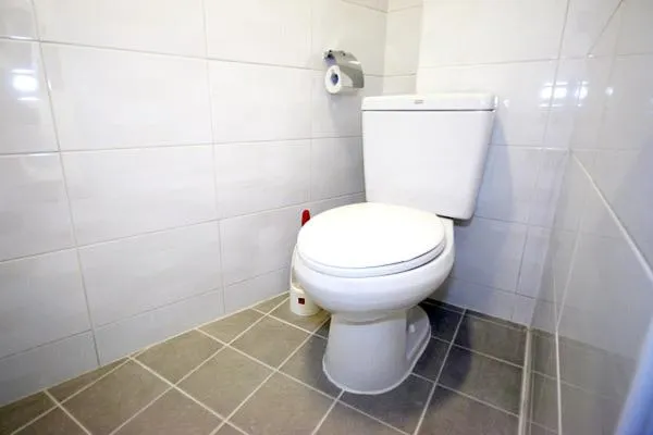 Toilet in Crib 49 Guesthouse - Foreigner only