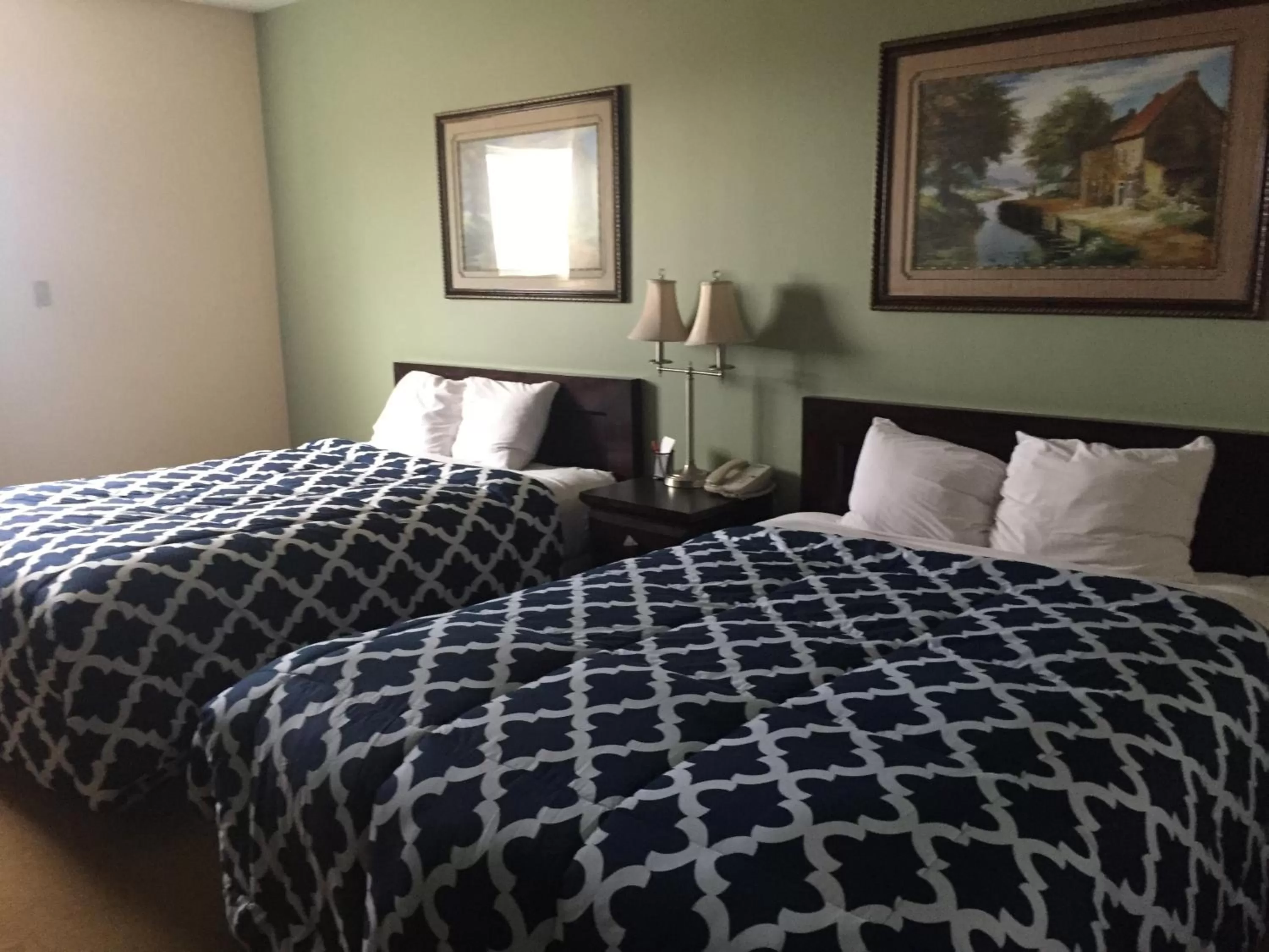 Photo of the whole room, Bed in Travel Inn & Suites