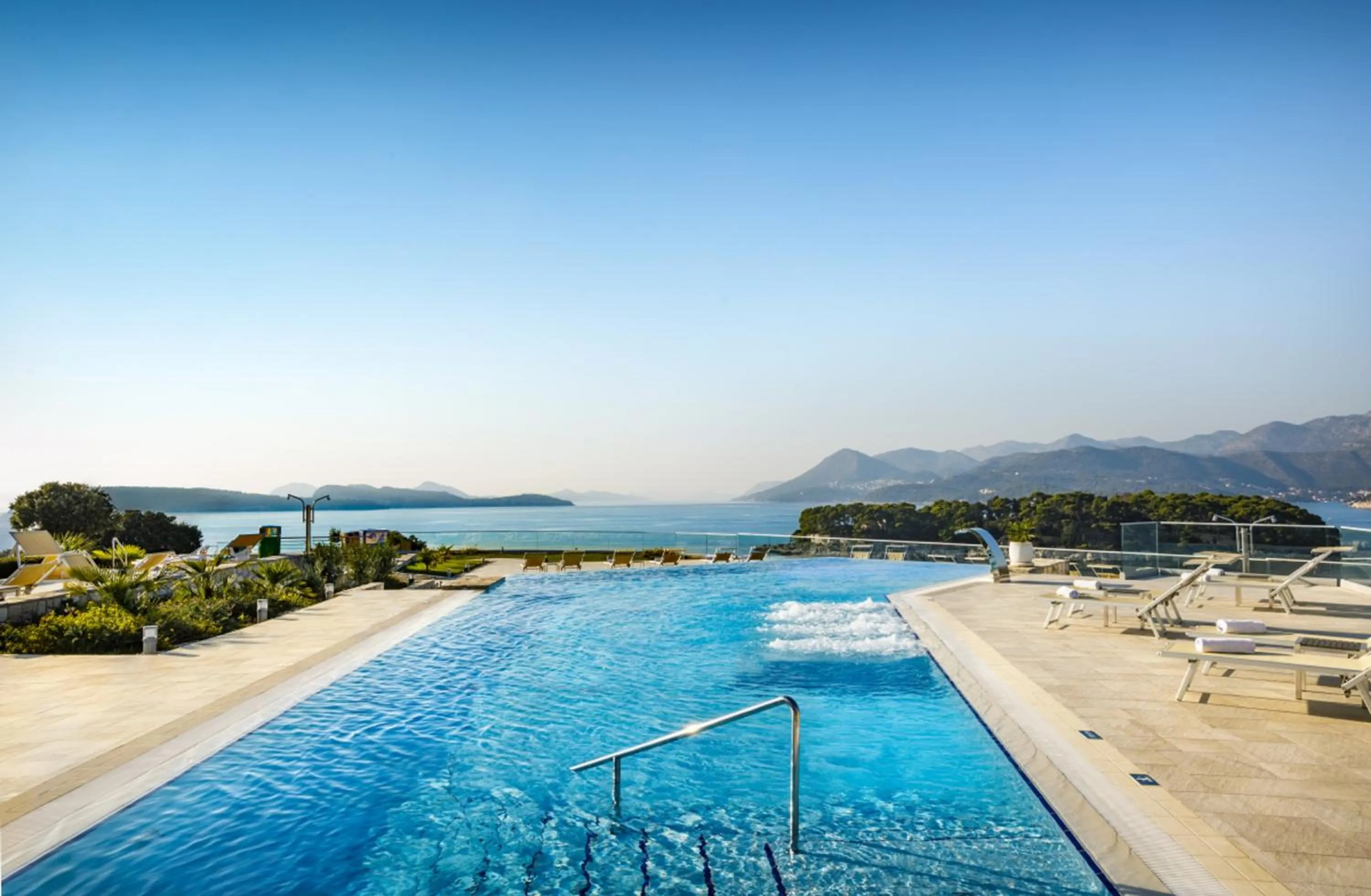 Swimming pool in Valamar Argosy Hotel