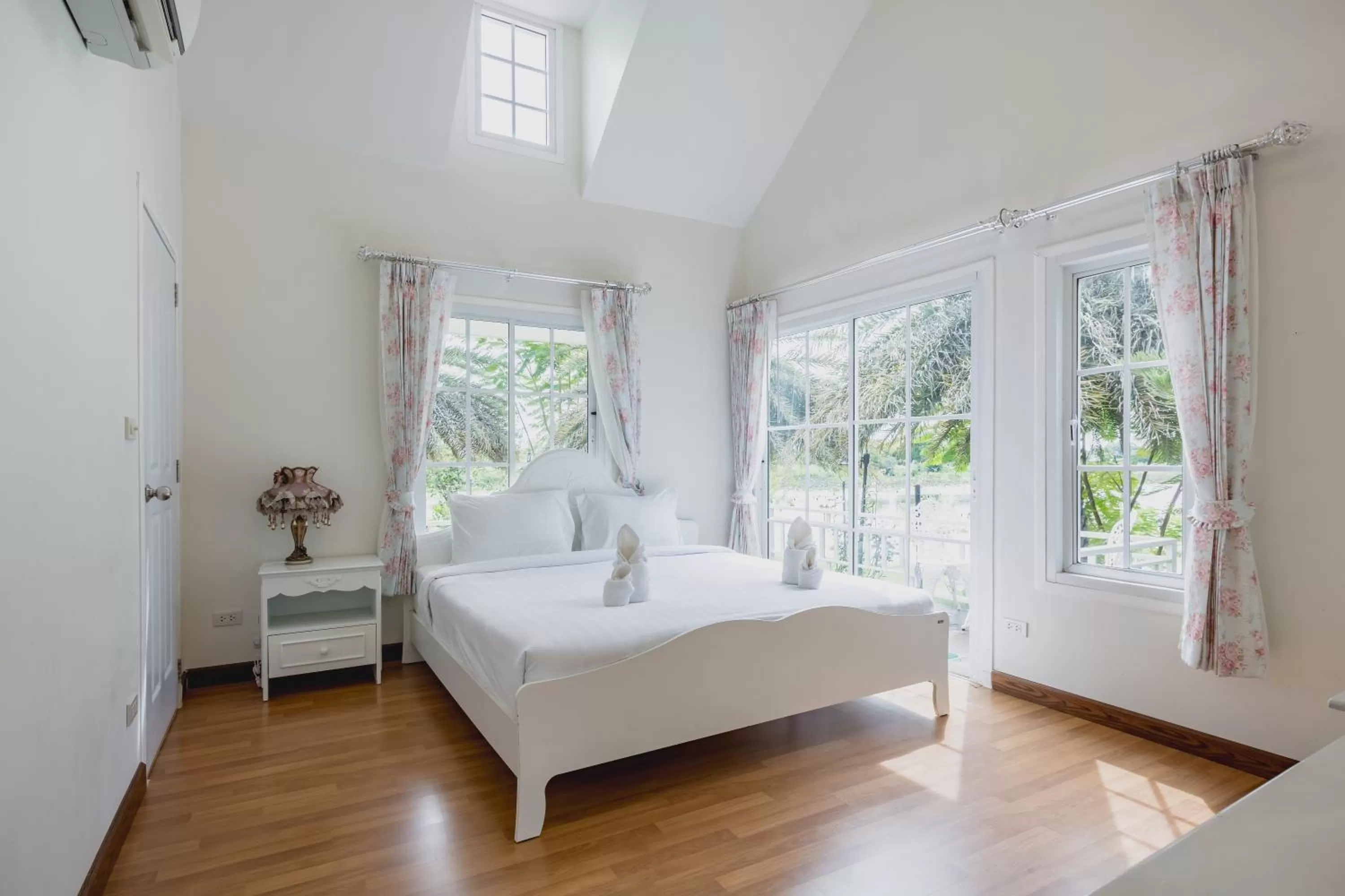 Bed in Sakarin Valley Resort