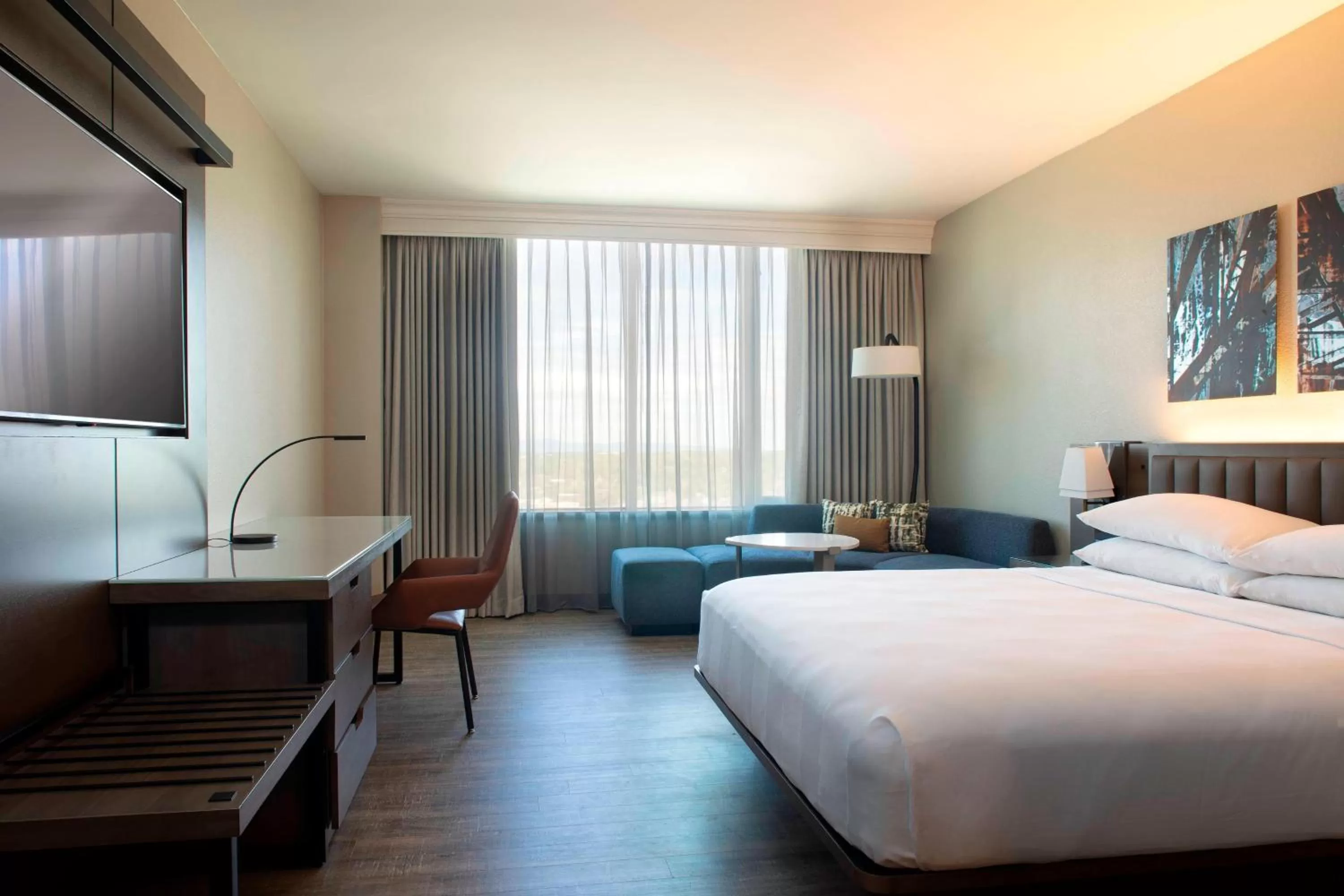 Bedroom, Bed in Winston-Salem Marriott